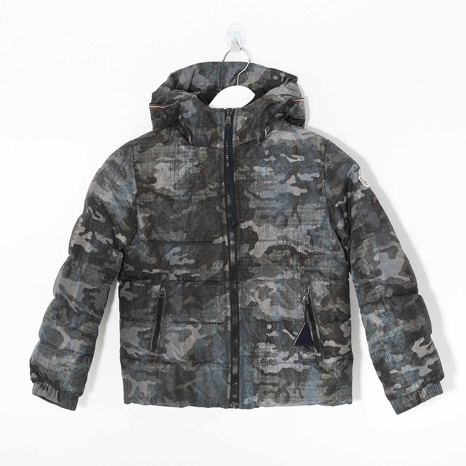 Пуховик серого цвета Moncler - фото из каталога магазина брендовой одежды Second Friend Store Пуховик Moncler - купить оригинал в секонд-хенде SFS - 1