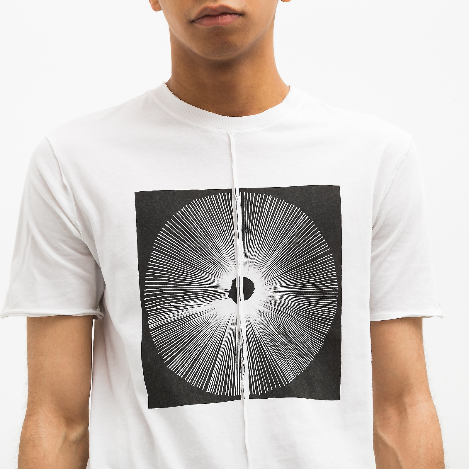 Футболка белого цвета Damir Doma - фото из каталога магазина брендовой одежды Second Friend Store Футболка Damir Doma - купить оригинал в секонд-хенде SFS - 4