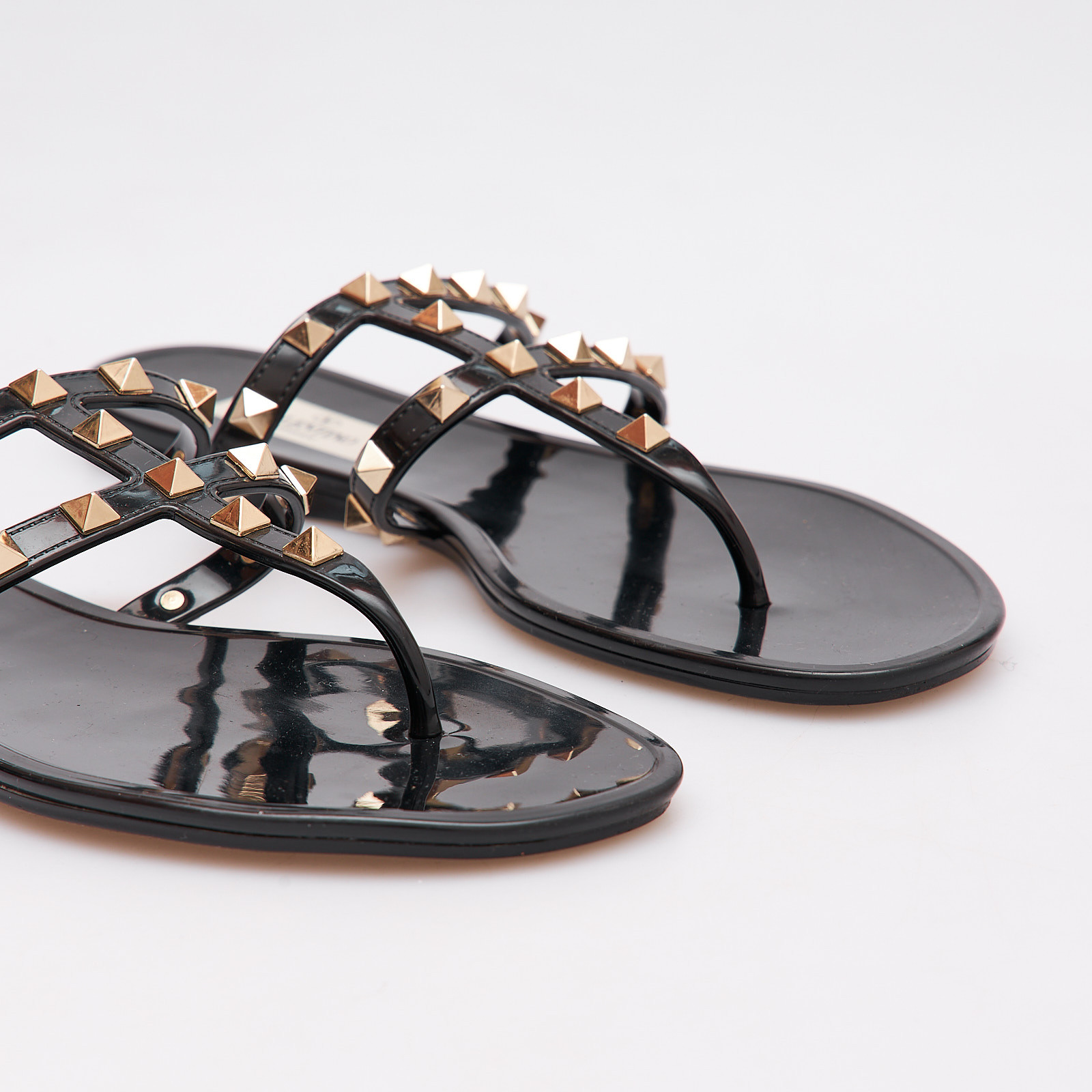 Сандалии черного цвета Valentino - фото из каталога магазина брендовой одежды Second Friend Store Сандалии Valentino - купить оригинал в секонд-хенде SFS - 4