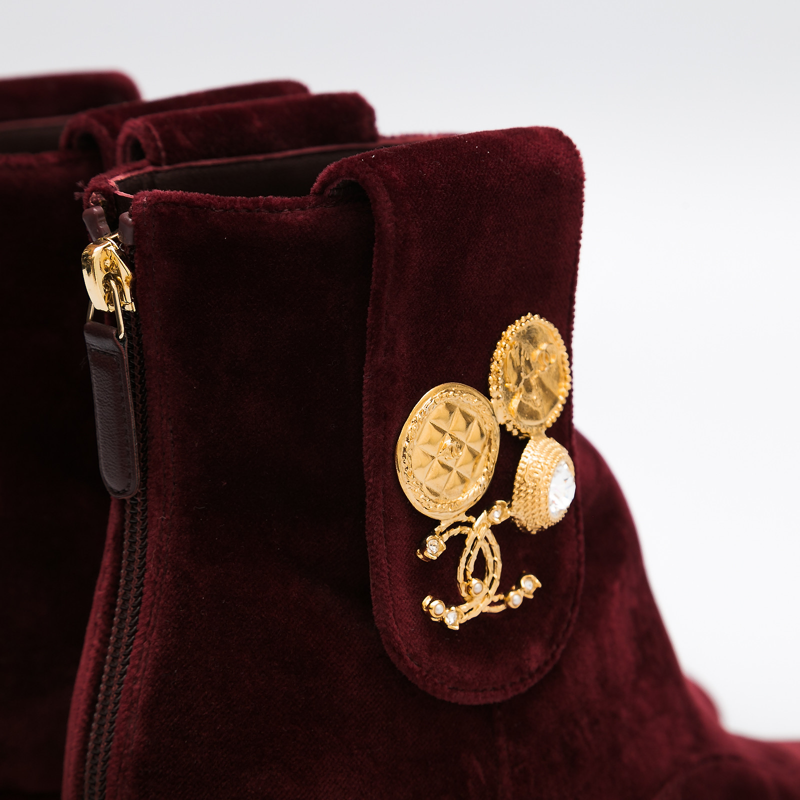 Ботильоны бордового цвета Chanel - фото из каталога магазина брендовой одежды Second Friend Store Ботильоны Chanel - купить оригинал в секонд-хенде SFS - 4