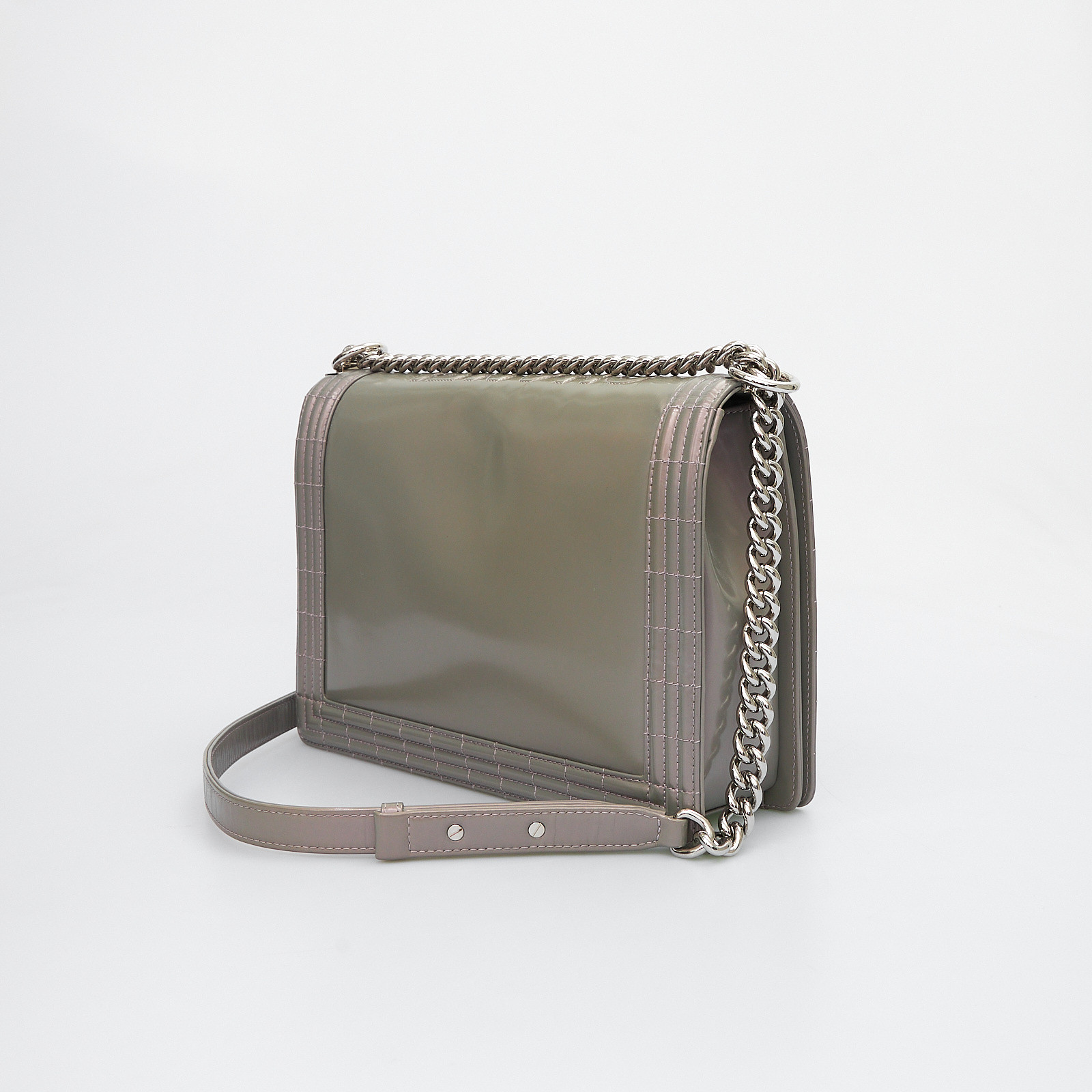 Сумка серого цвета Chanel - фото из каталога магазина брендовой одежды Second Friend Store Сумка Chanel - купить оригинал в секонд-хенде SFS - 3