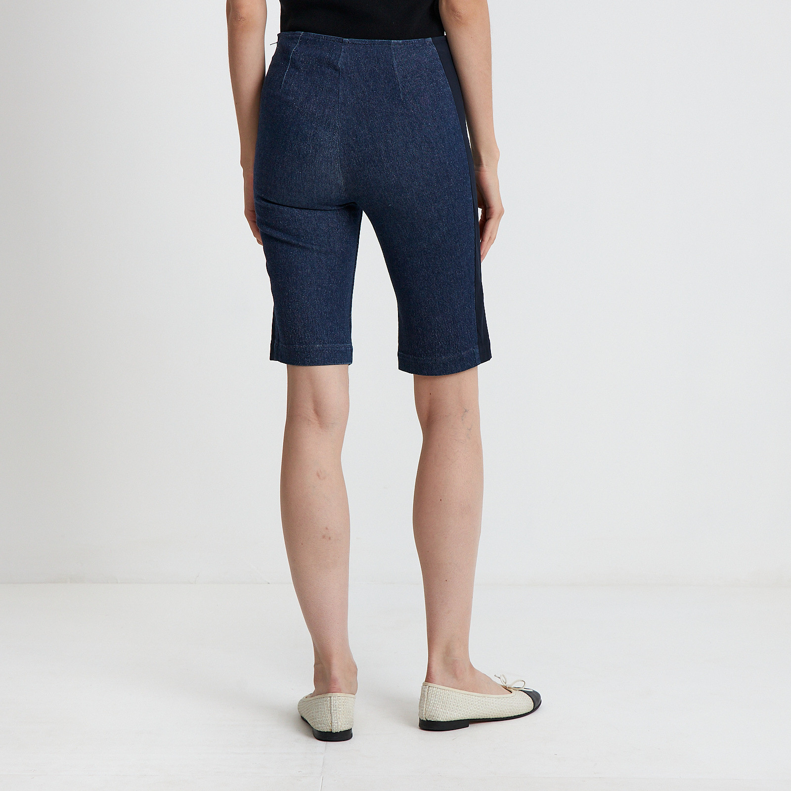 Шорты синего цвета Chanel - фото из каталога магазина брендовой одежды Second Friend Store Шорты Chanel - купить оригинал в секонд-хенде SFS - 3