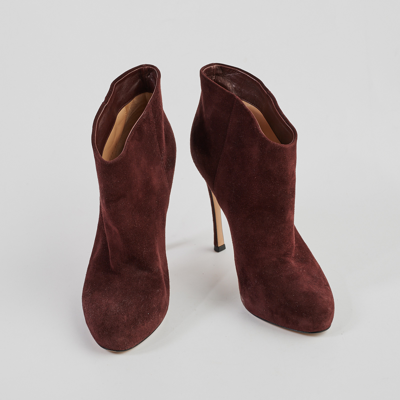 Ботильоны  бордового цвета Gianvito Rossi - фото из каталога магазина брендовой одежды Second Friend Store Ботильоны Gianvito Rossi - купить оригинал в секонд-хенде SFS - 2