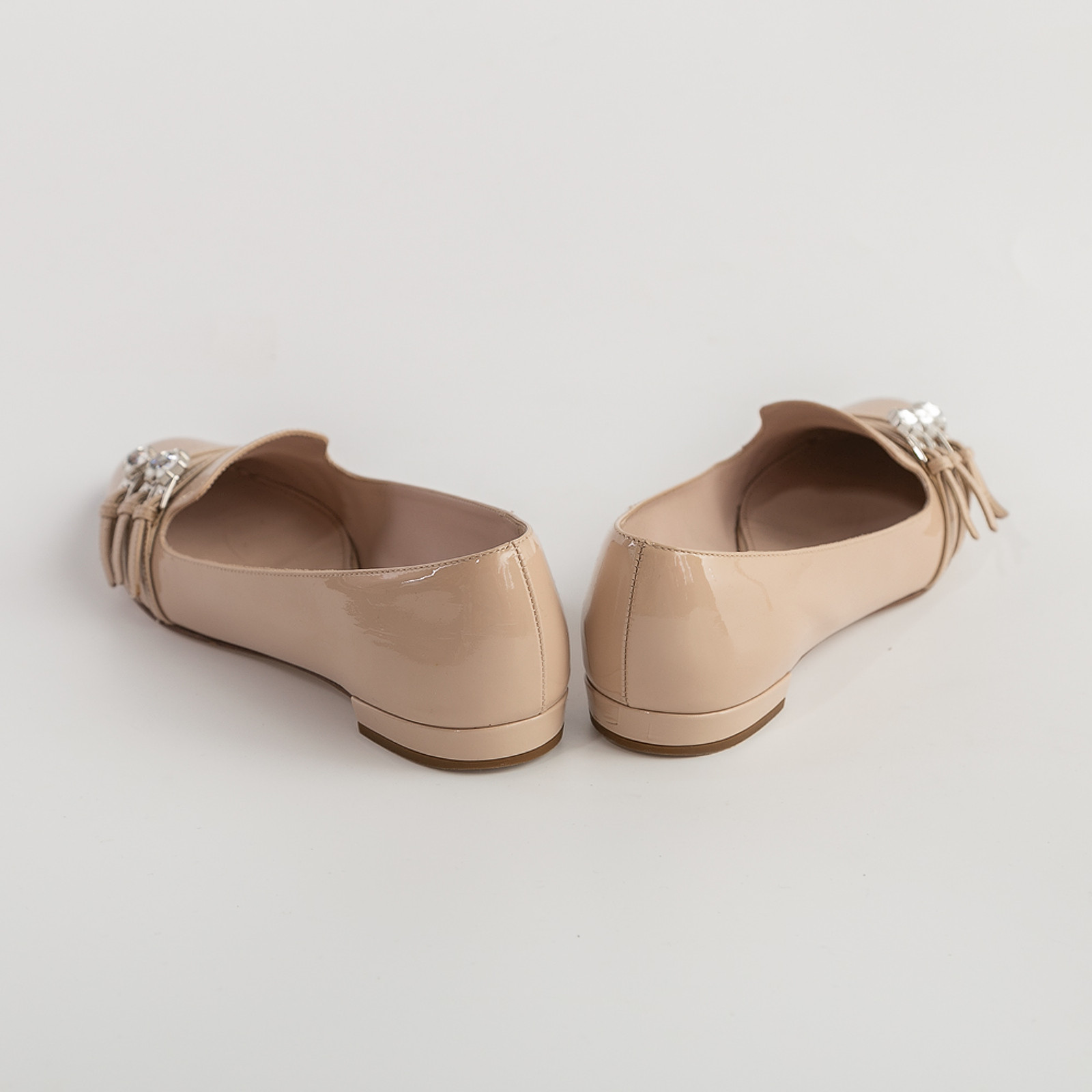 Лоферы бежевого цвета Miu Miu - фото из каталога магазина брендовой одежды Second Friend Store Лоферы Miu Miu - купить оригинал в секонд-хенде SFS - 3