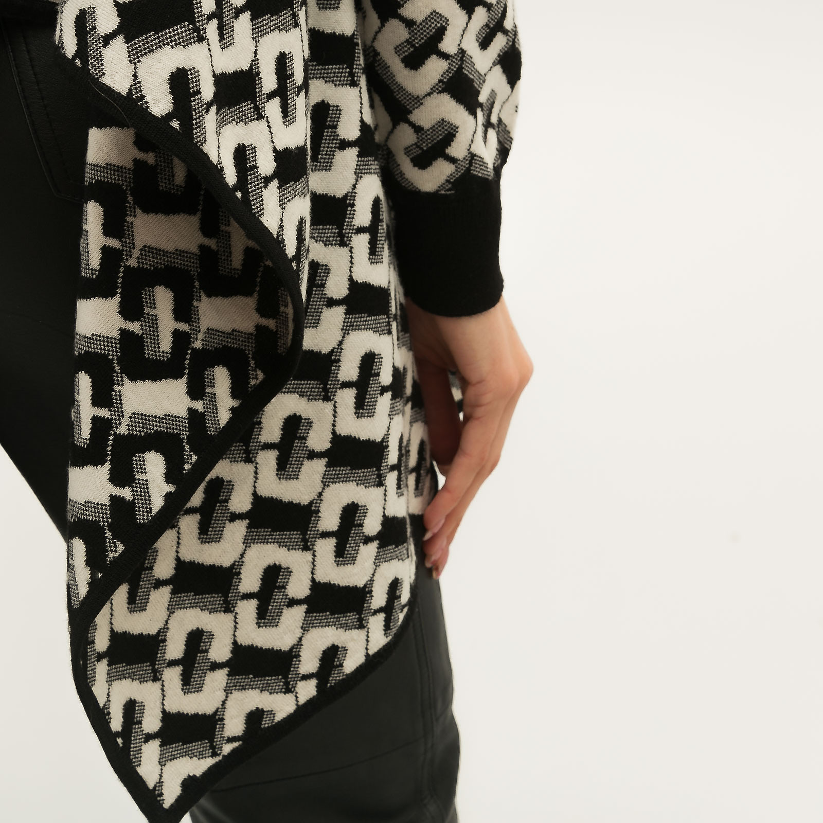 Кардиган черного цвета Diane von Furstenberg - фото из каталога магазина брендовой одежды Second Friend Store Кардиган Diane von Furstenberg - купить оригинал в секонд-хенде SFS - 4