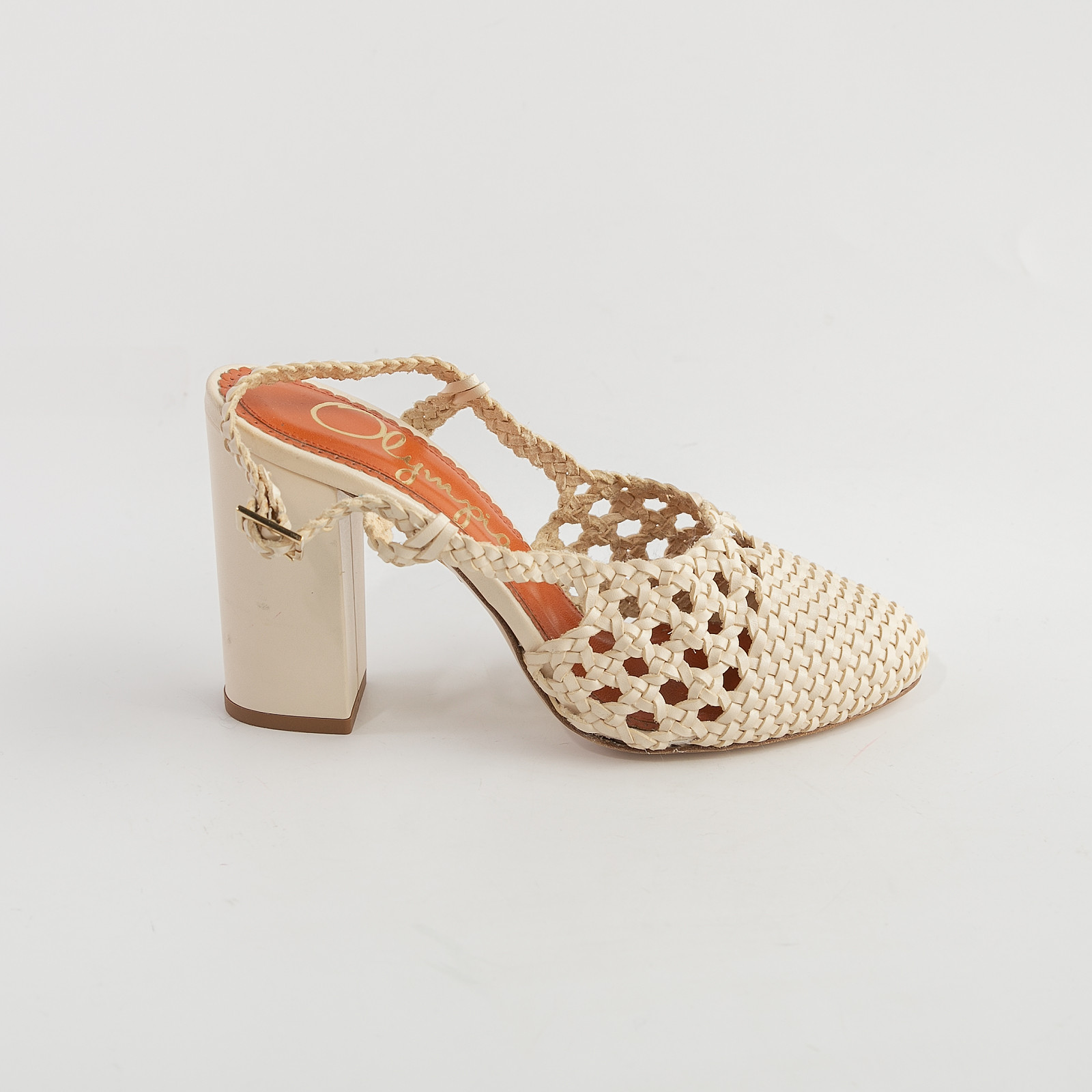 Туфли бежевого цвета Charlotte Olympia - фото из каталога магазина брендовой одежды Second Friend Store Туфли Charlotte Olympia - купить оригинал в секонд-хенде SFS - 1