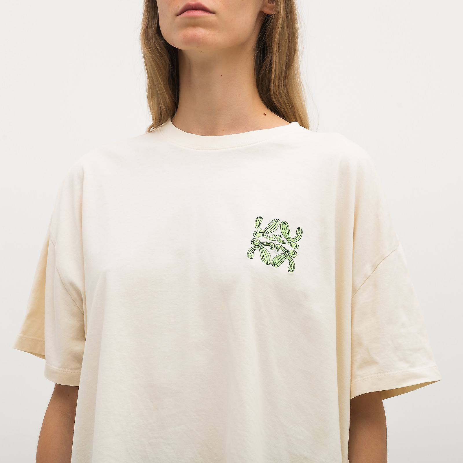 Футболка бежевого цвета Loewe - фото из каталога магазина брендовой одежды Second Friend Store Футболка Loewe - купить оригинал в секонд-хенде SFS - 4