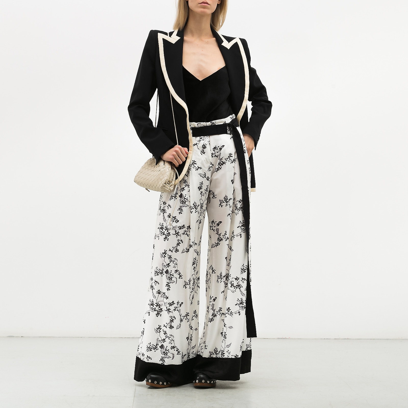 Брюки белого цвета Ann Demeulemeester - фото из каталога магазина брендовой одежды Second Friend Store Брюки Ann Demeulemeester - купить оригинал в секонд-хенде SFS - 2