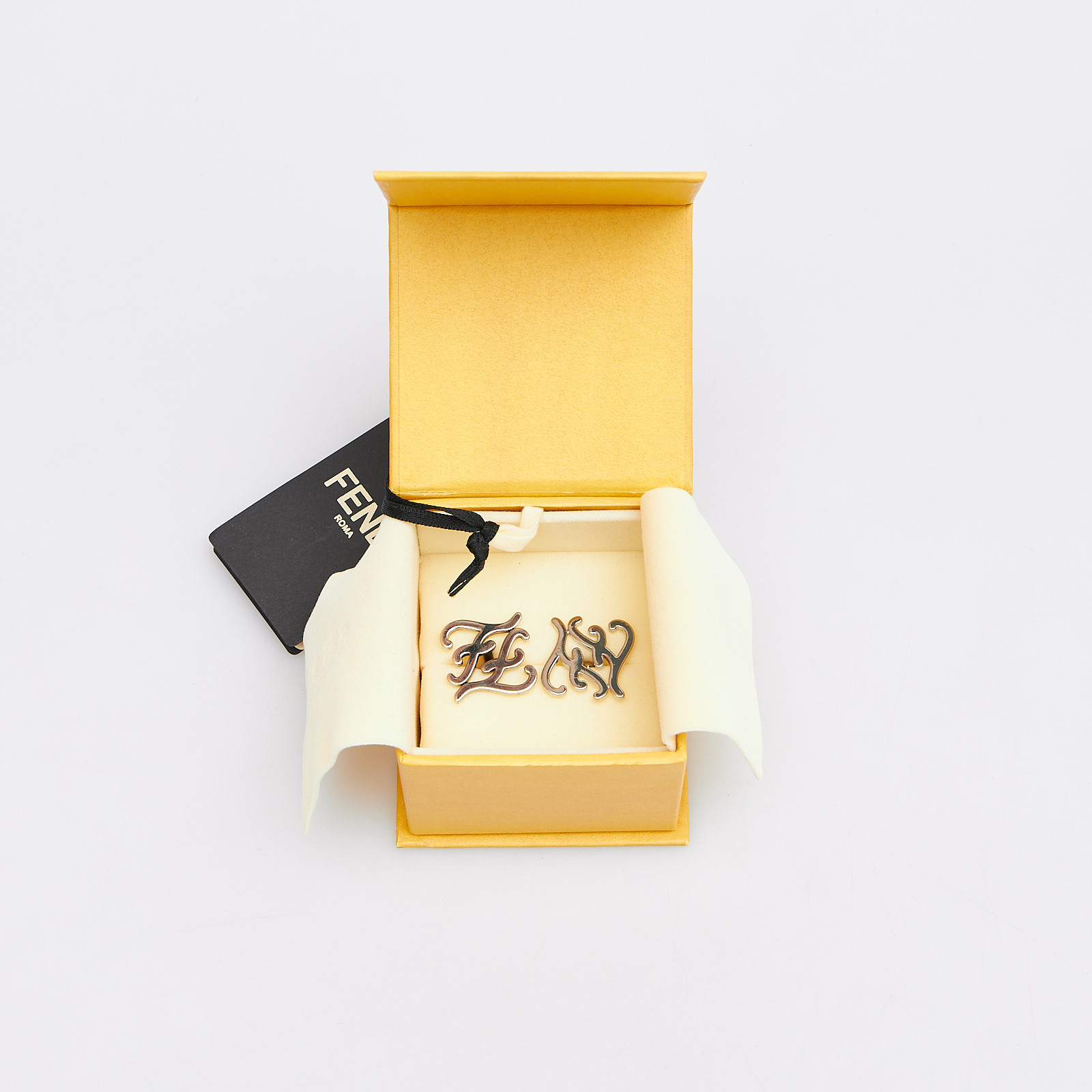 Запонки серебряного цвета Fendi - фото из каталога магазина брендовой одежды Second Friend Store Запонки Fendi - купить оригинал в секонд-хенде SFS - 6