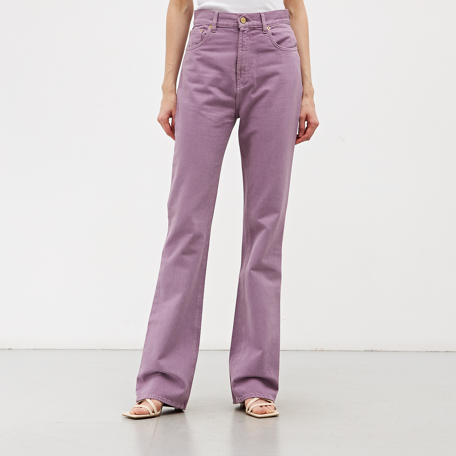 Джинсы фиолетового цвета Jacquemus - фото из каталога магазина брендовой одежды Second Friend Store Джинсы Jacquemus - купить оригинал в секонд-хенде SFS - 1