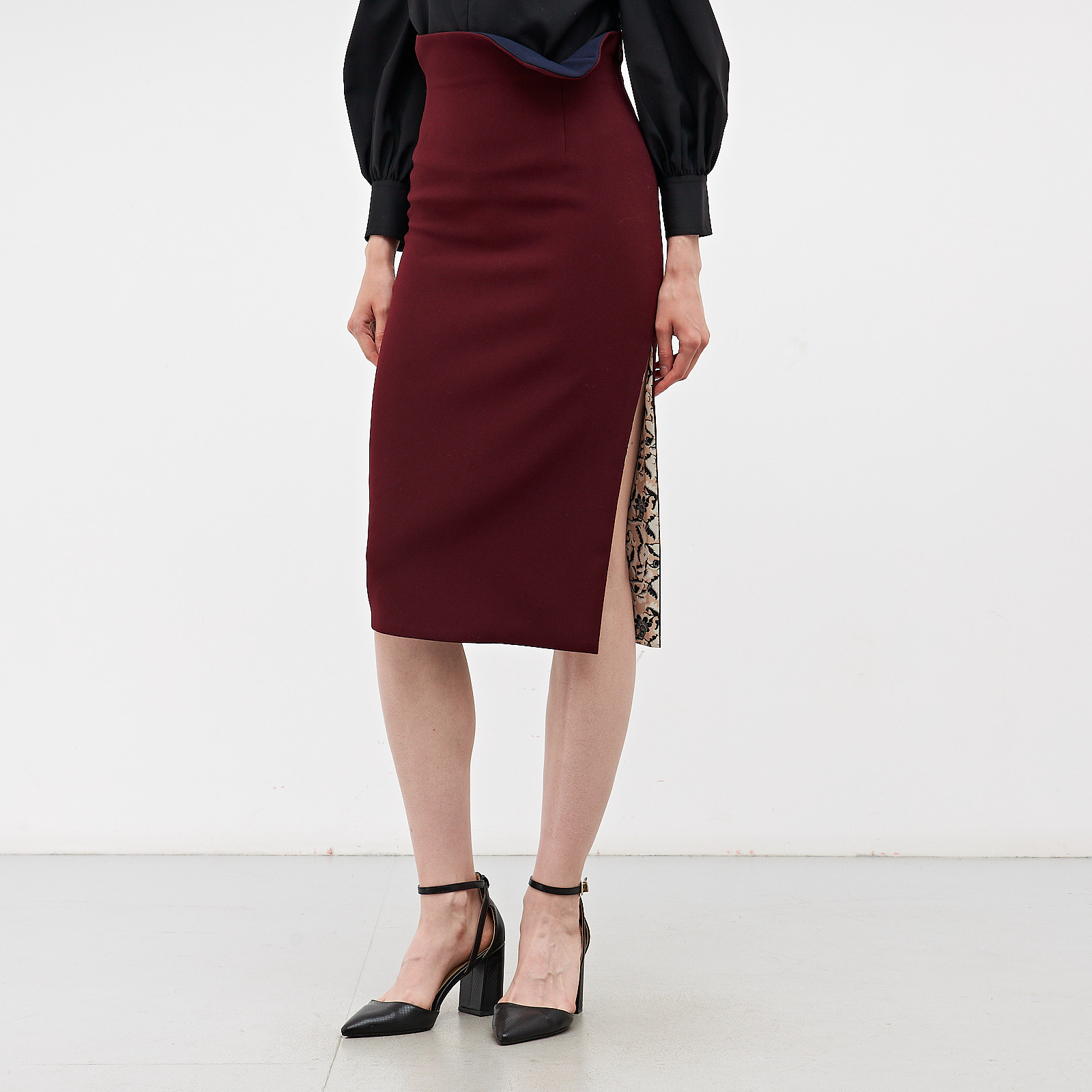 Юбка бордового цвета Christian Dior - фото из каталога магазина брендовой одежды Second Friend Store Юбка Christian Dior - купить оригинал в секонд-хенде SFS - 1