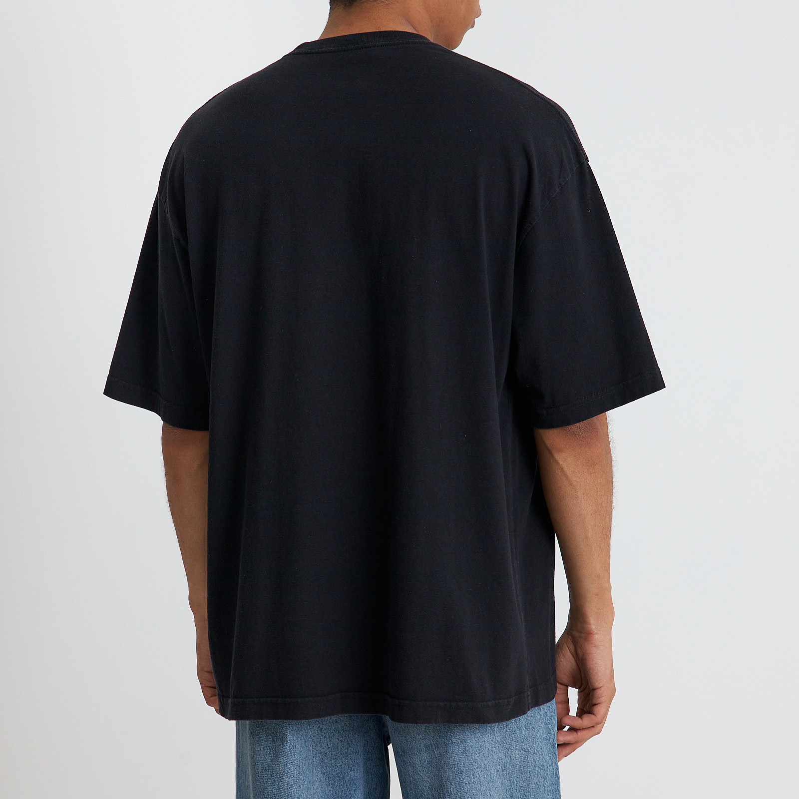 Футболка черного цвета Balenciaga - фото из каталога магазина брендовой одежды Second Friend Store Футболка Balenciaga - купить оригинал в секонд-хенде SFS - 3