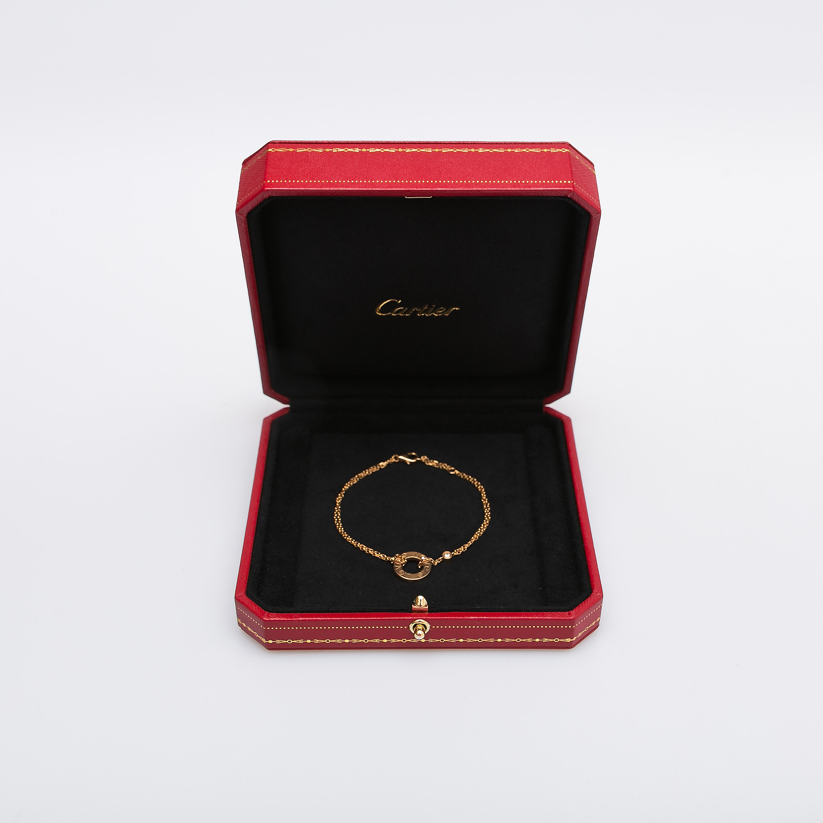 Браслет золотого цвета Cartier - фото из каталога магазина брендовой одежды Second Friend Store Браслет Cartier - купить оригинал в секонд-хенде SFS - 2