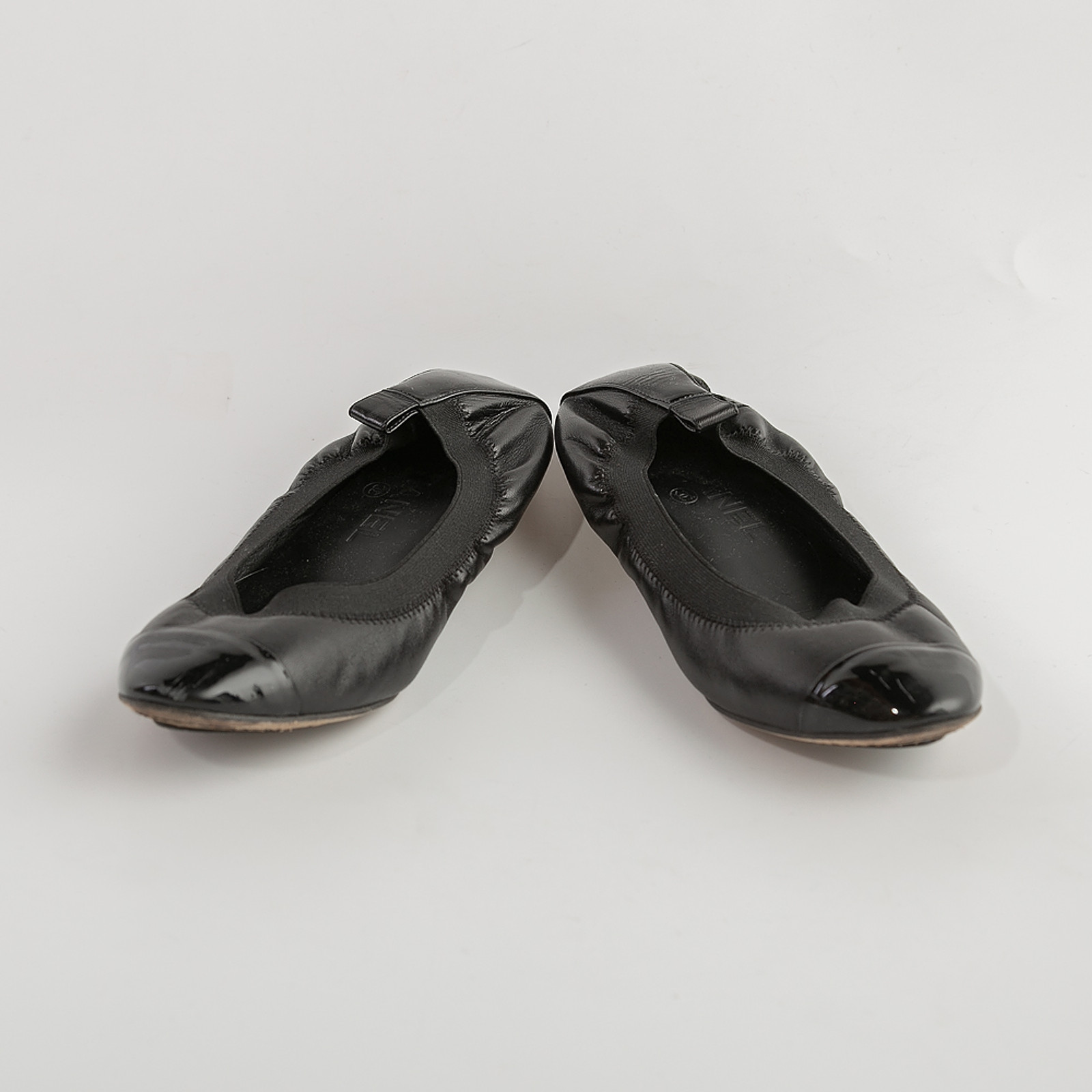 Балетки черного цвета Chanel - фото из каталога магазина брендовой одежды Second Friend Store Балетки Chanel - купить оригинал в секонд-хенде SFS - 2