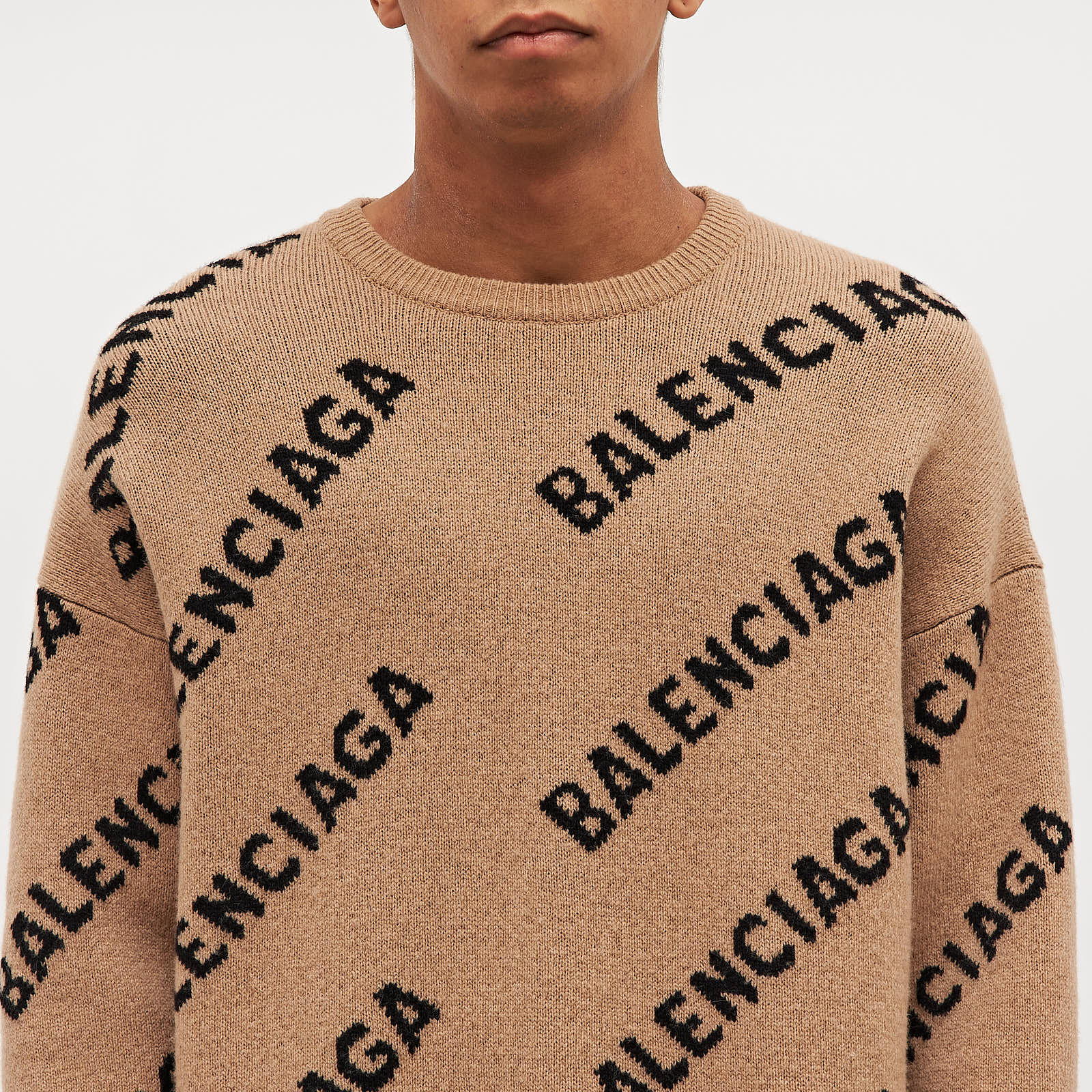 Свитер бежевого цвета Balenciaga - фото из каталога магазина брендовой одежды Second Friend Store Свитер Balenciaga - купить оригинал в секонд-хенде SFS - 4