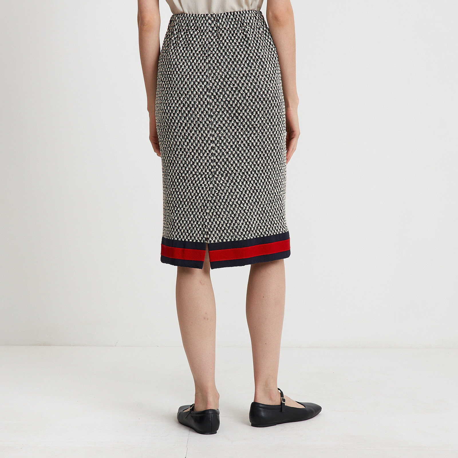 Юбка белого цвета Gucci - фото из каталога магазина брендовой одежды Second Friend Store Юбка Gucci - купить оригинал в секонд-хенде SFS - 3