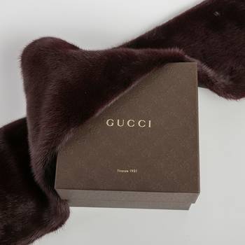 Меховой шарф Gucci