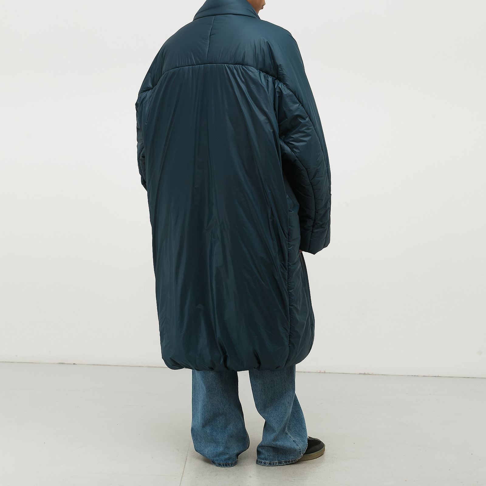 Пальто голубого цвета Yeezy x GAP - фото из каталога магазина брендовой одежды Second Friend Store Пальто Yeezy x GAP - купить оригинал в секонд-хенде SFS - 2