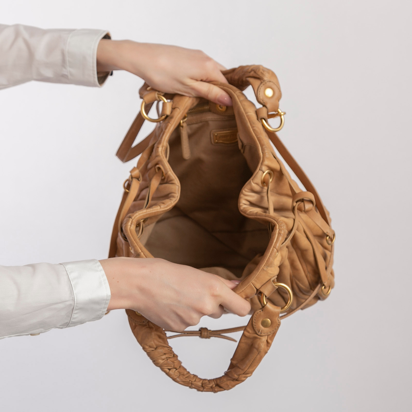 Сумка Miu Miu - купить оригинал в секонд-хенде SFS - 4