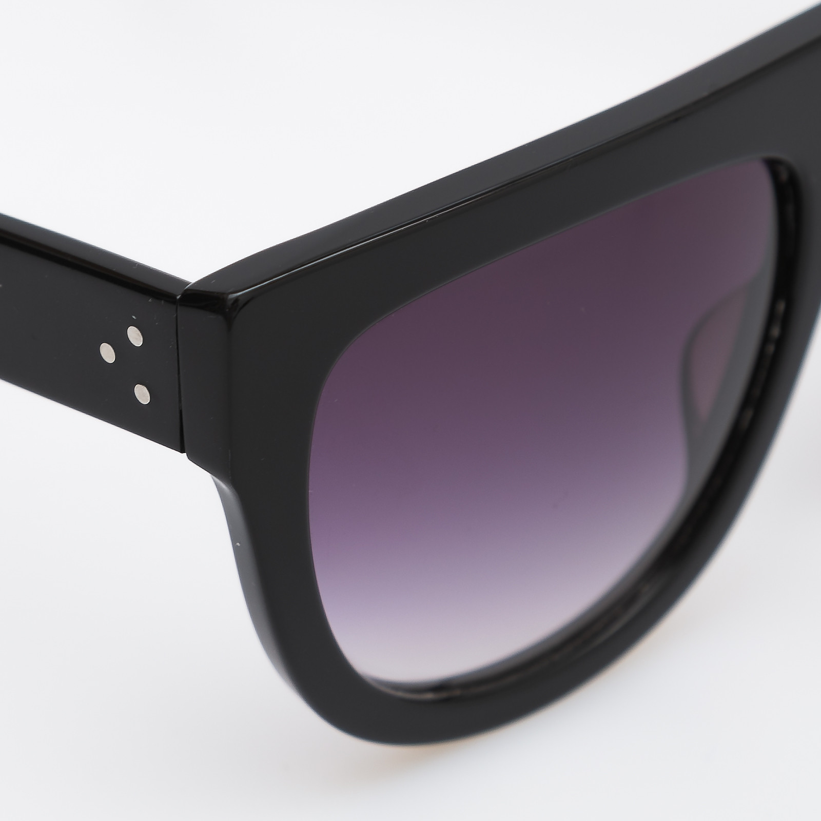 Солнцезащитные очки черного цвета Celine - фото из каталога магазина брендовой одежды Second Friend Store Солнцезащитные очки Celine - купить оригинал в секонд-хенде SFS - 4