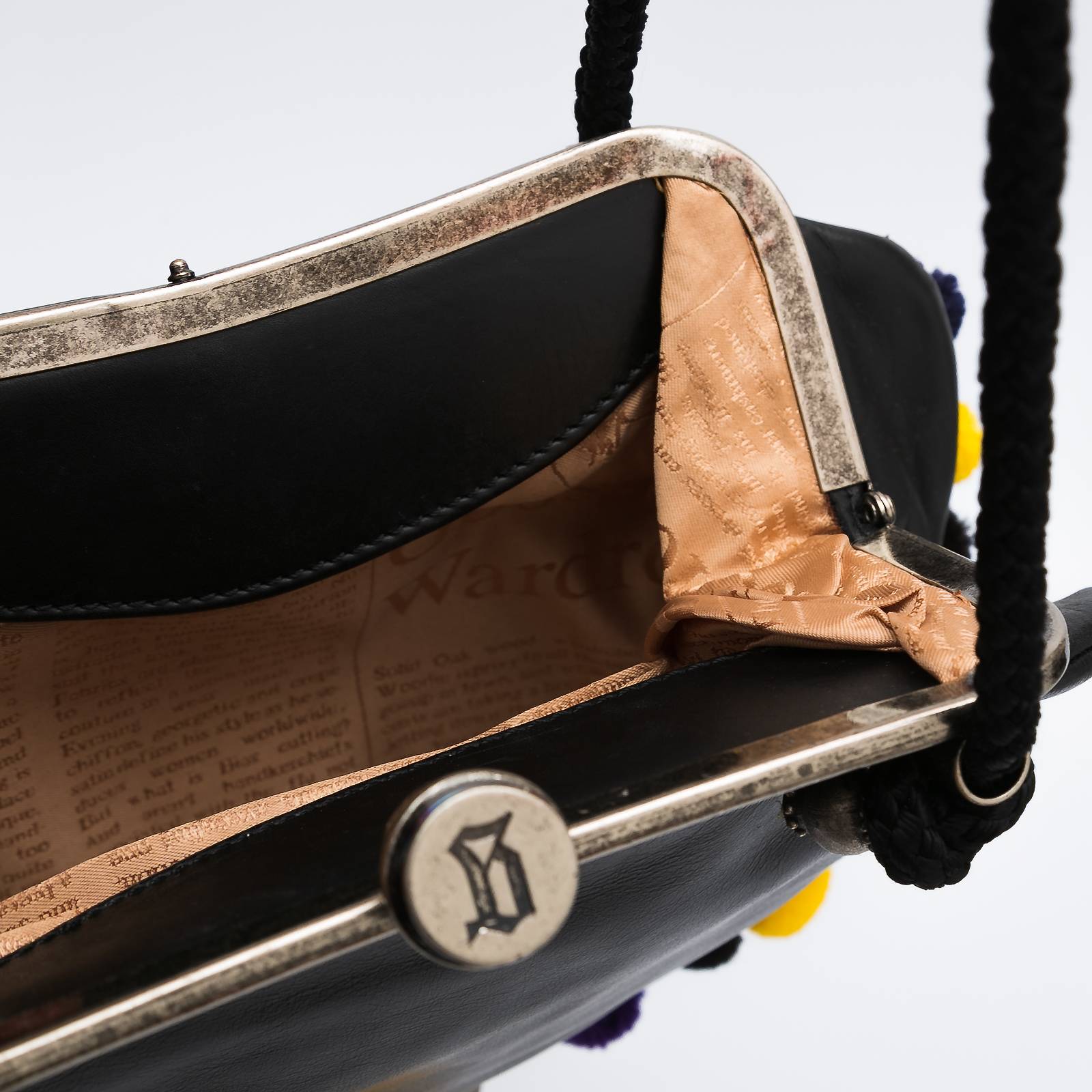 Сумка черного цвета Galliano - фото из каталога магазина брендовой одежды Second Friend Store Сумка Galliano - купить оригинал в секонд-хенде SFS - 5