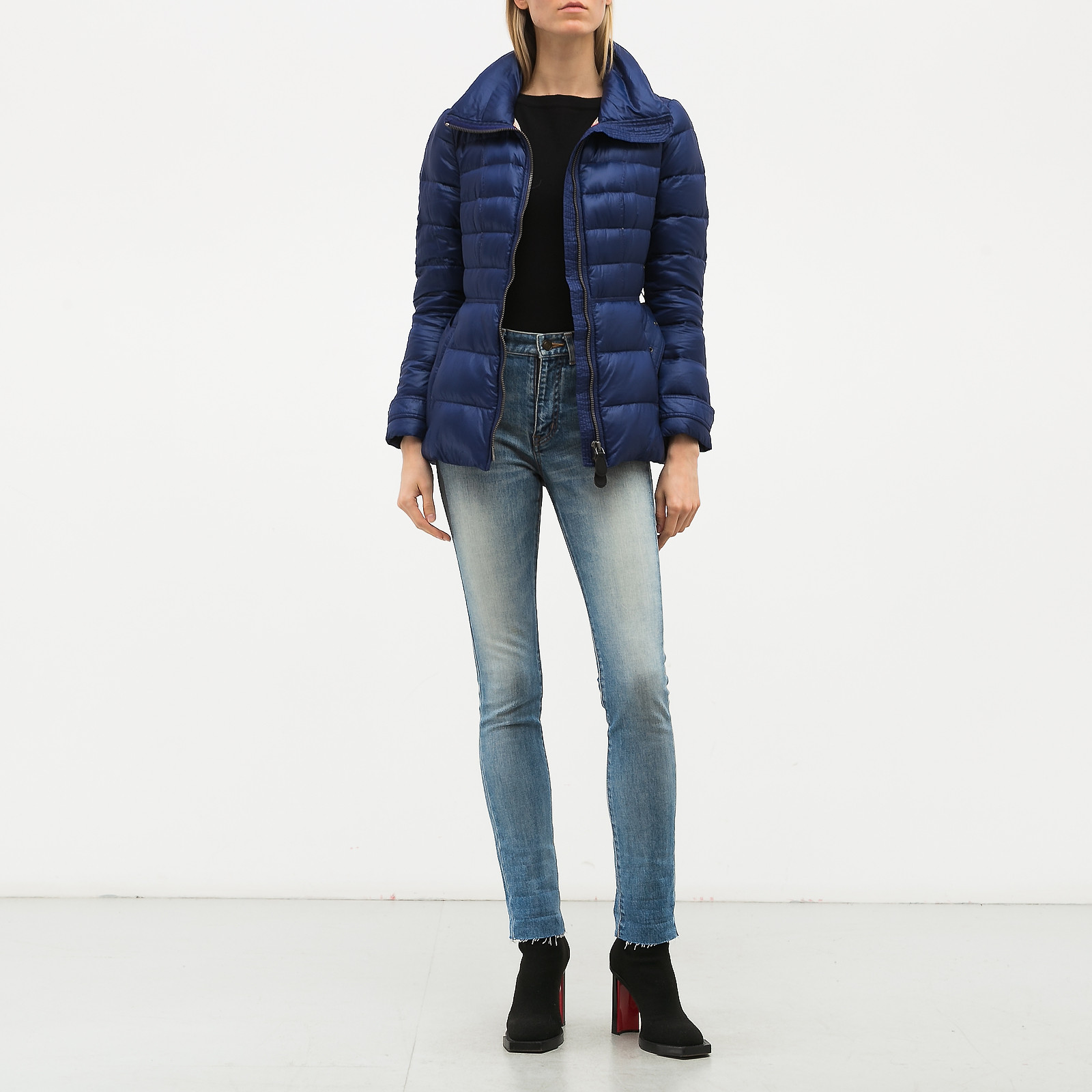 Пуховик синего цвета Burberry Brit - фото из каталога магазина брендовой одежды Second Friend Store Пуховик Burberry Brit - купить оригинал в секонд-хенде SFS - 2