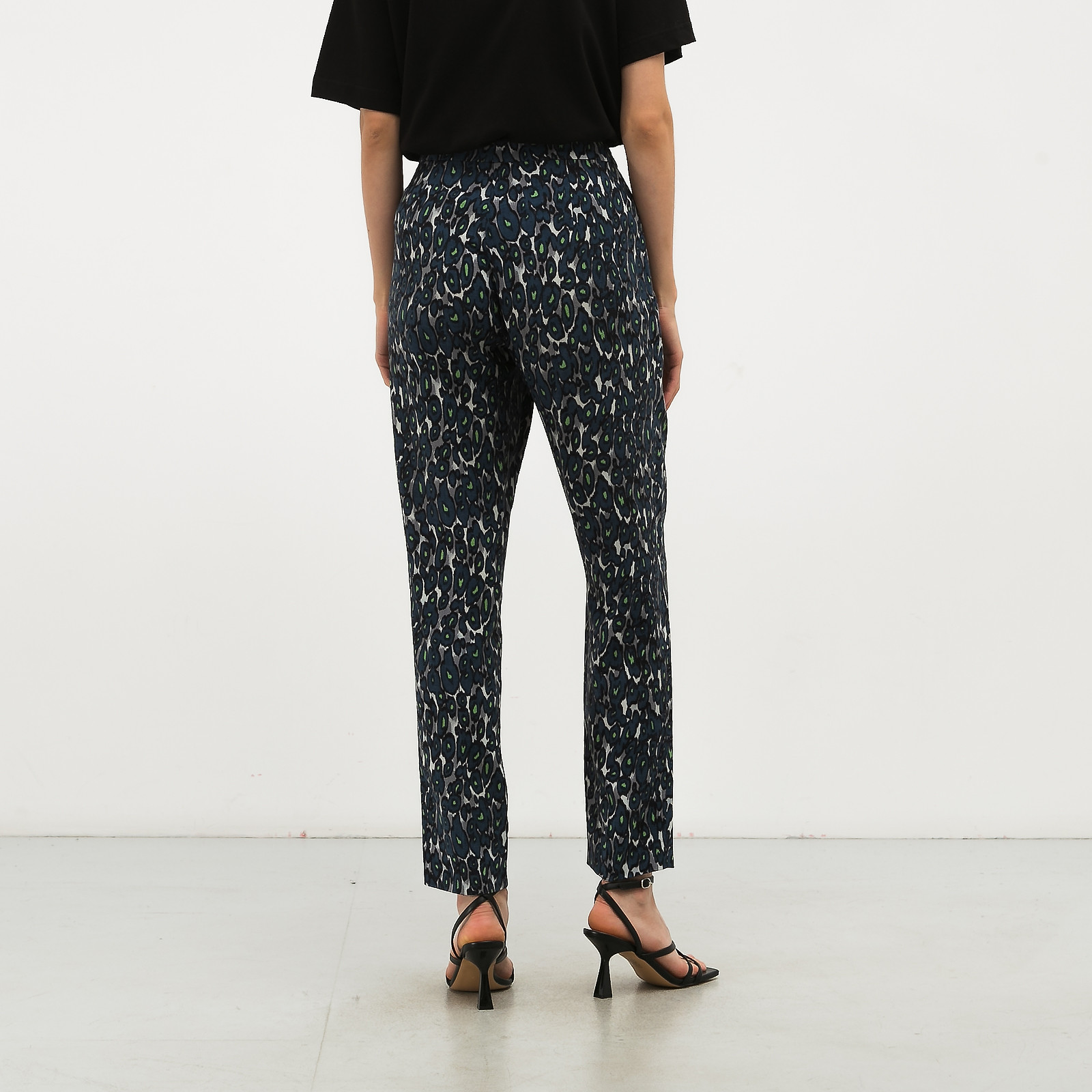 Брюки синего цвета MSGM - фото из каталога магазина брендовой одежды Second Friend Store Брюки MSGM - купить оригинал в секонд-хенде SFS - 2