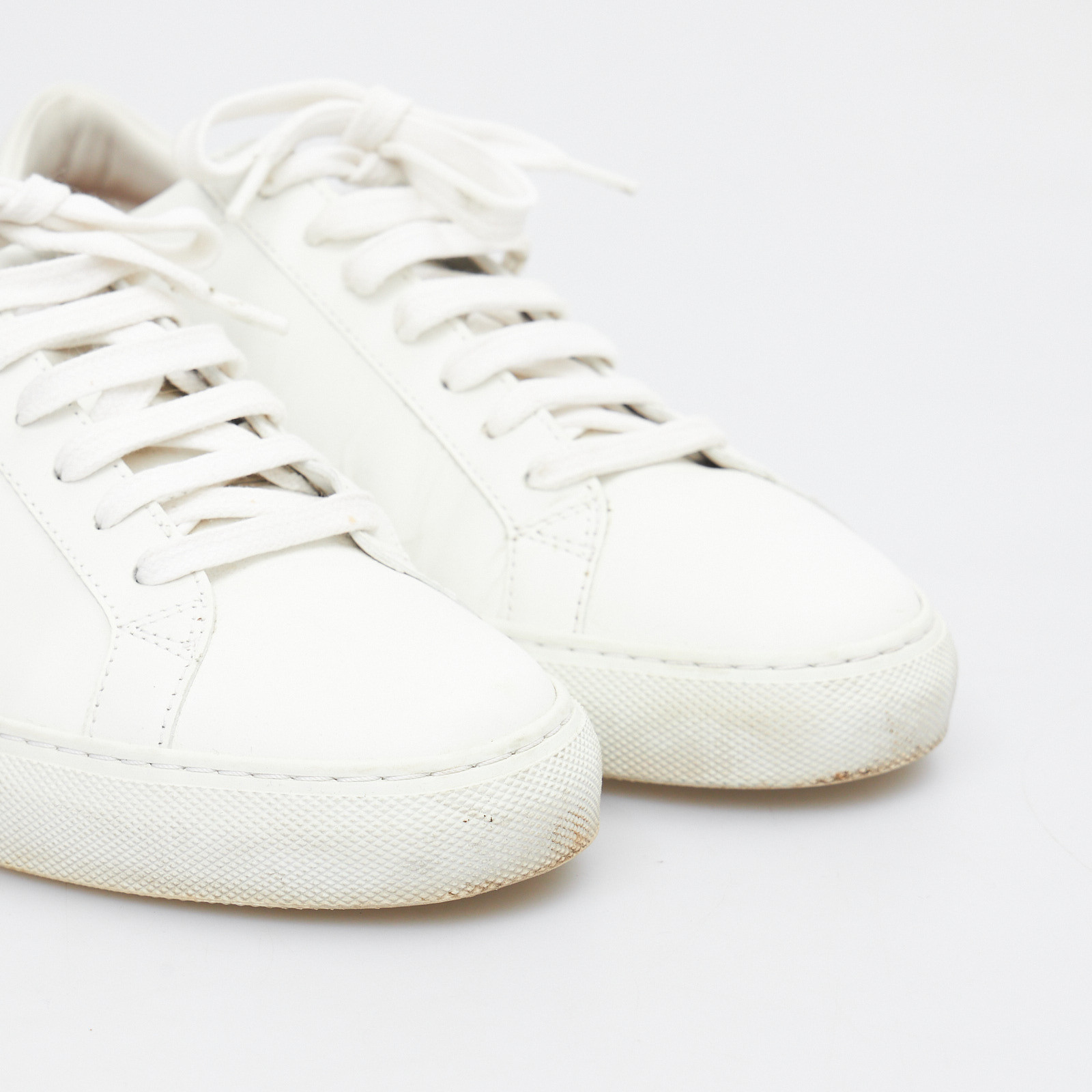 Кеды белого цвета Givenchy - фото из каталога магазина брендовой одежды Second Friend Store Кеды Givenchy - купить оригинал в секонд-хенде SFS - 4