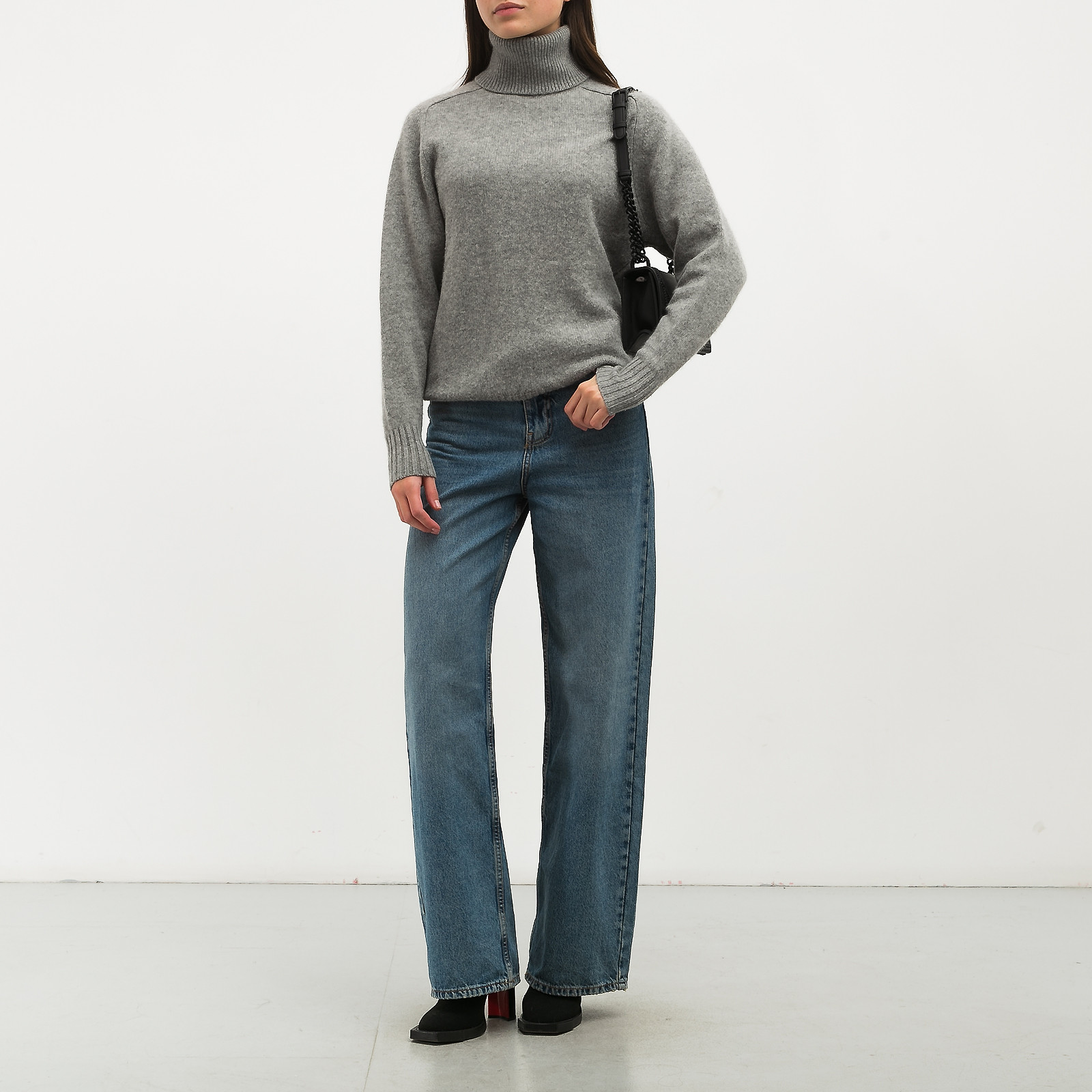 Свитер серого цвета Chloe - фото из каталога магазина брендовой одежды Second Friend Store Свитер Chloe - купить оригинал в секонд-хенде SFS - 3