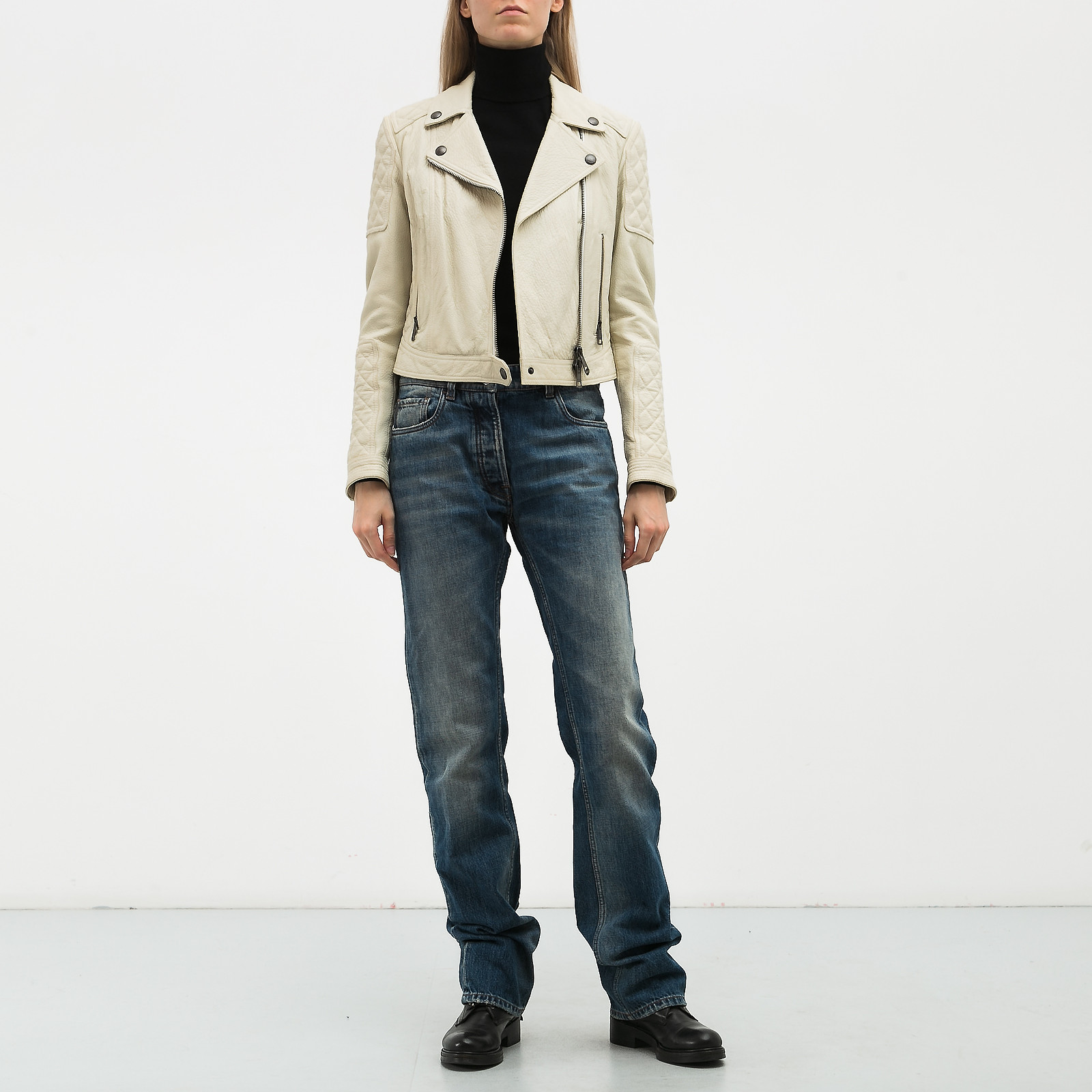 Куртка кожаная бежевого цвета Burberry Brit - фото из каталога магазина брендовой одежды Second Friend Store Куртка кожаная Burberry Brit - купить оригинал в секонд-хенде SFS - 2