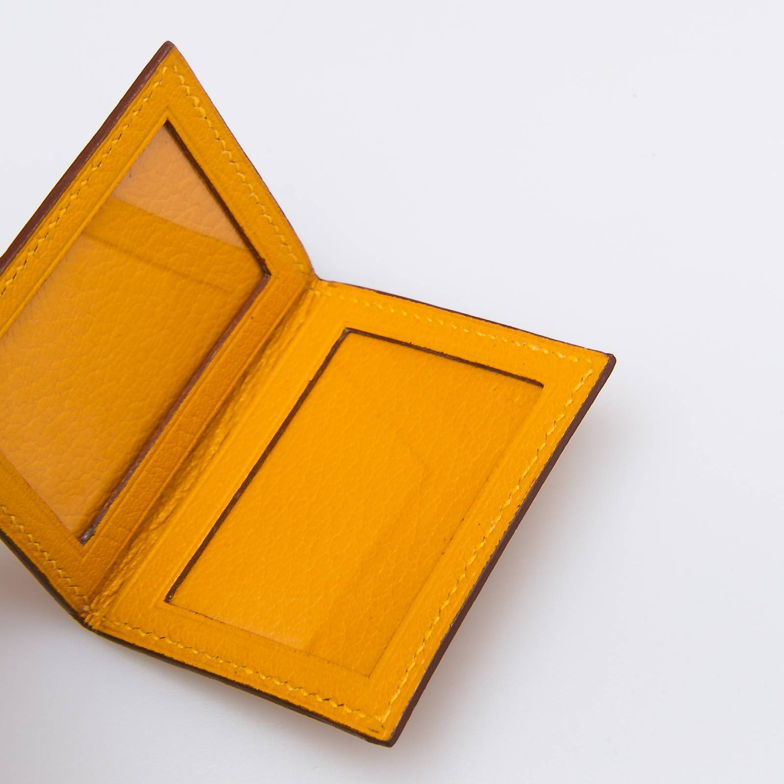 Чехол для фотографий оранжевого цвета Hermes - фото из каталога магазина брендовой одежды Second Friend Store Чехол для фотографий Hermes - купить оригинал в секонд-хенде SFS - 3