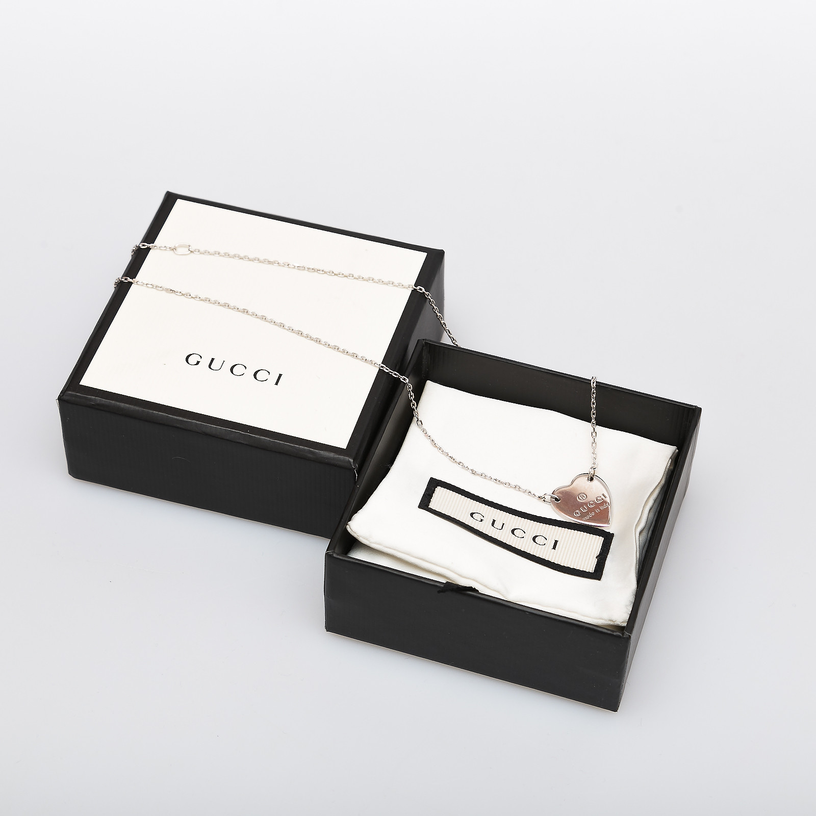 Колье серебряного цвета Gucci - фото из каталога магазина брендовой одежды Second Friend Store Колье Gucci - купить оригинал в секонд-хенде SFS - 3