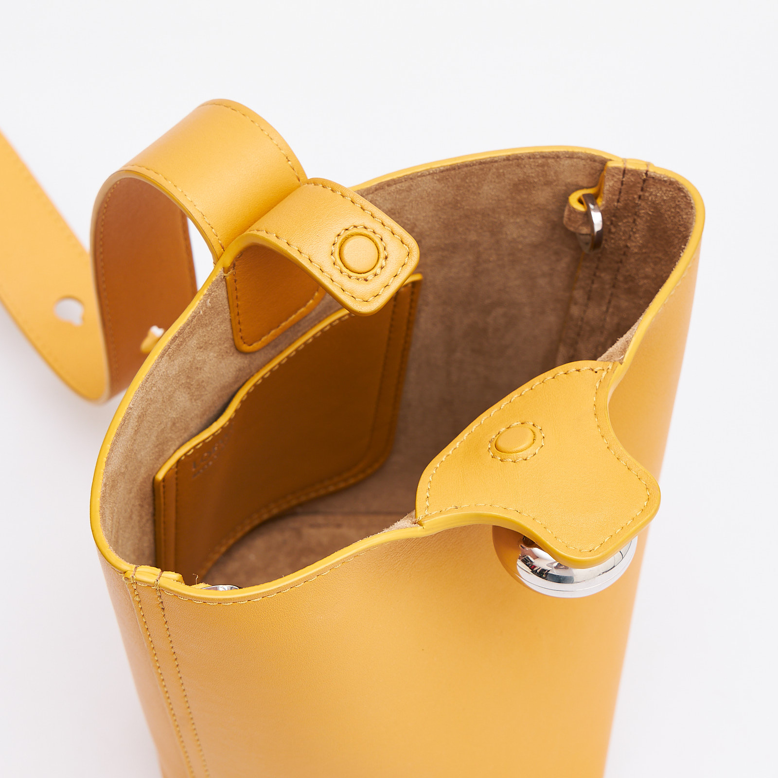 Сумка желтого цвета Loewe - фото из каталога магазина брендовой одежды Second Friend Store Сумка Loewe - купить оригинал в секонд-хенде SFS - 8