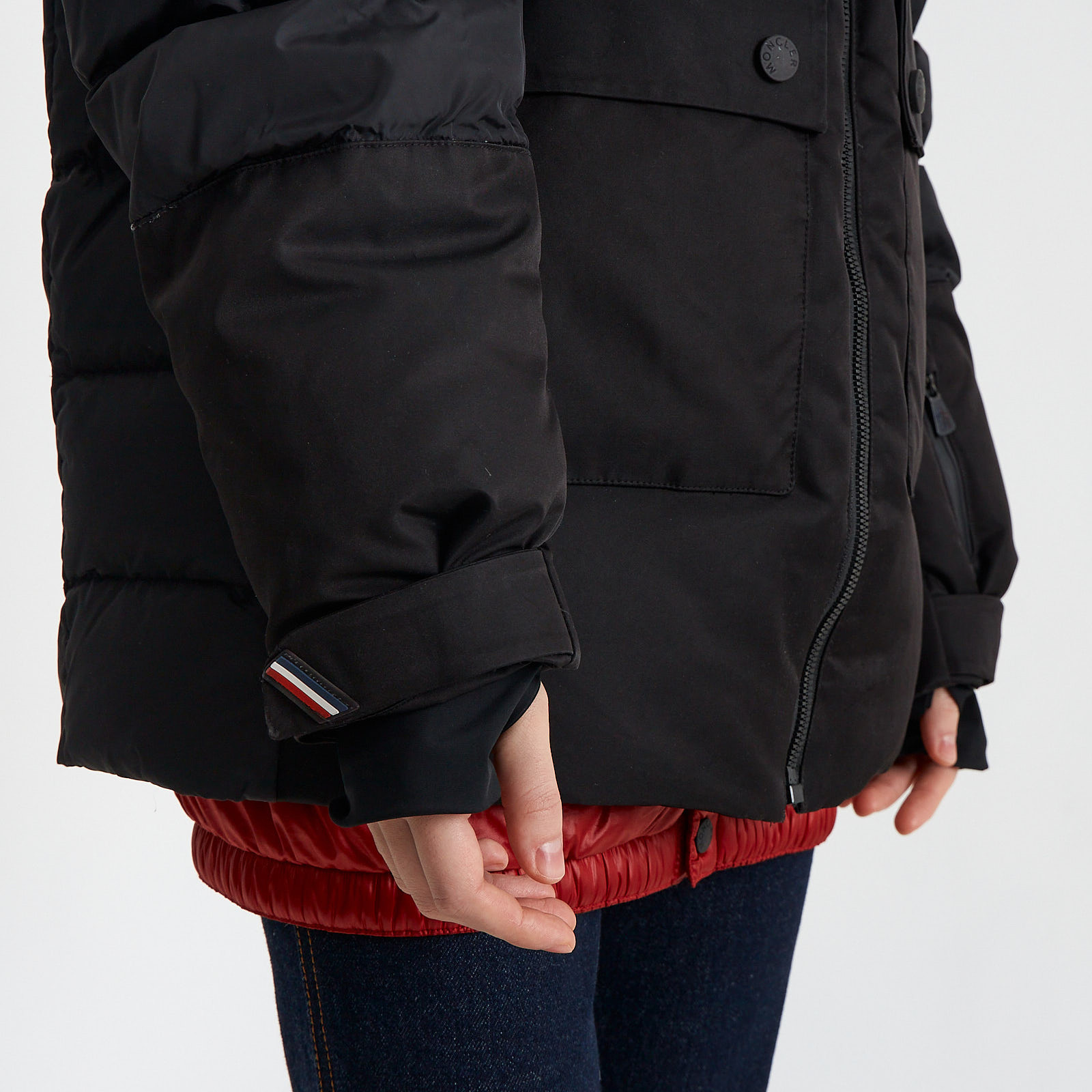 Пуховик черного цвета Moncler - фото из каталога магазина брендовой одежды Second Friend Store Пуховик Moncler - купить оригинал в секонд-хенде SFS - 5