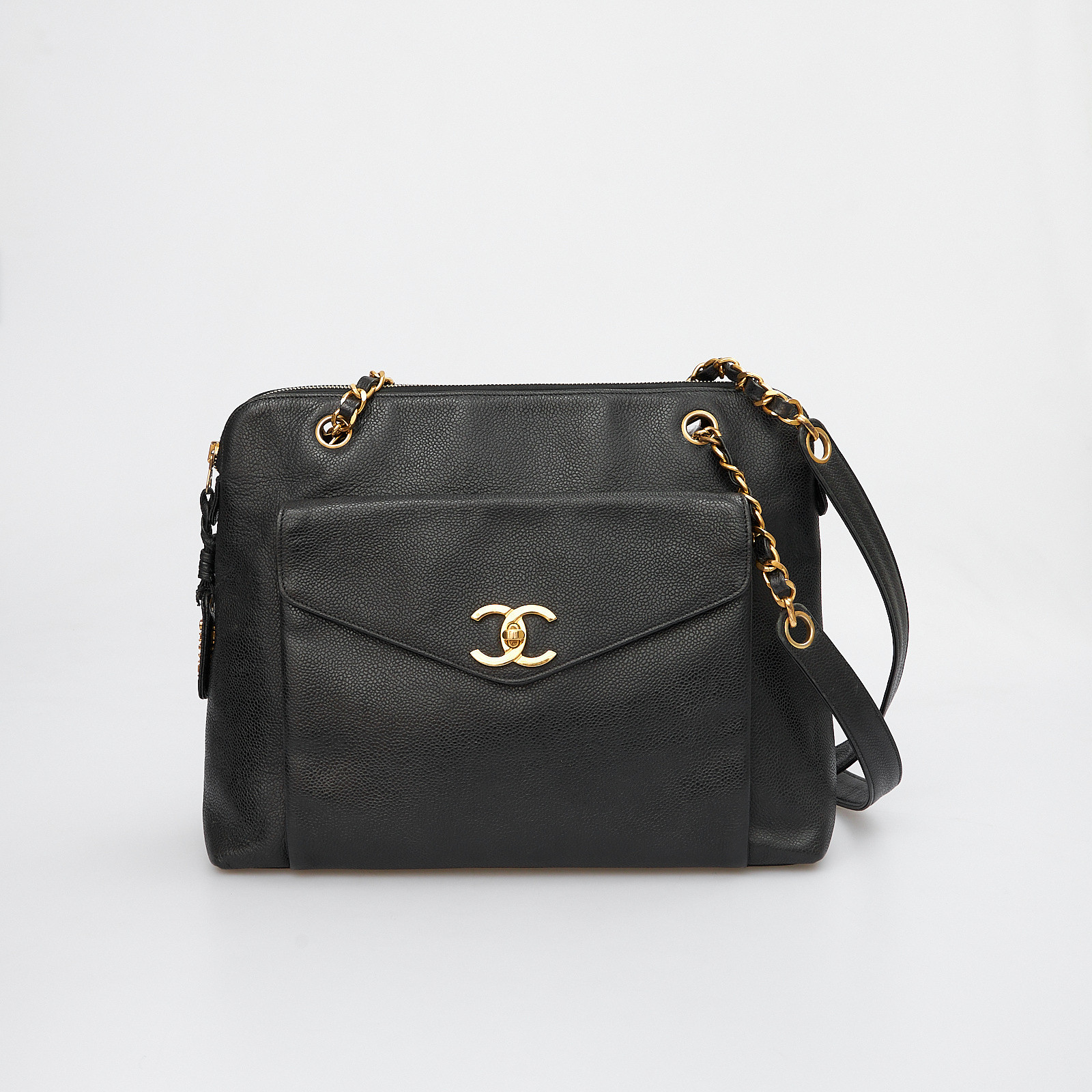 Сумка черного цвета Chanel - фото из каталога магазина брендовой одежды Second Friend Store Сумка Chanel - купить оригинал в секонд-хенде SFS - 1