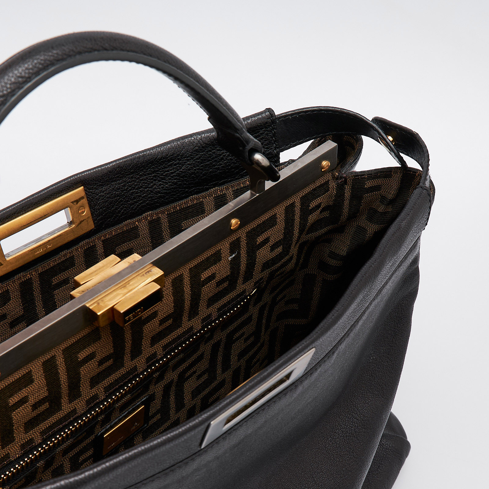 Сумка Fendi - купить оригинал в секонд-хенде SFS - 7