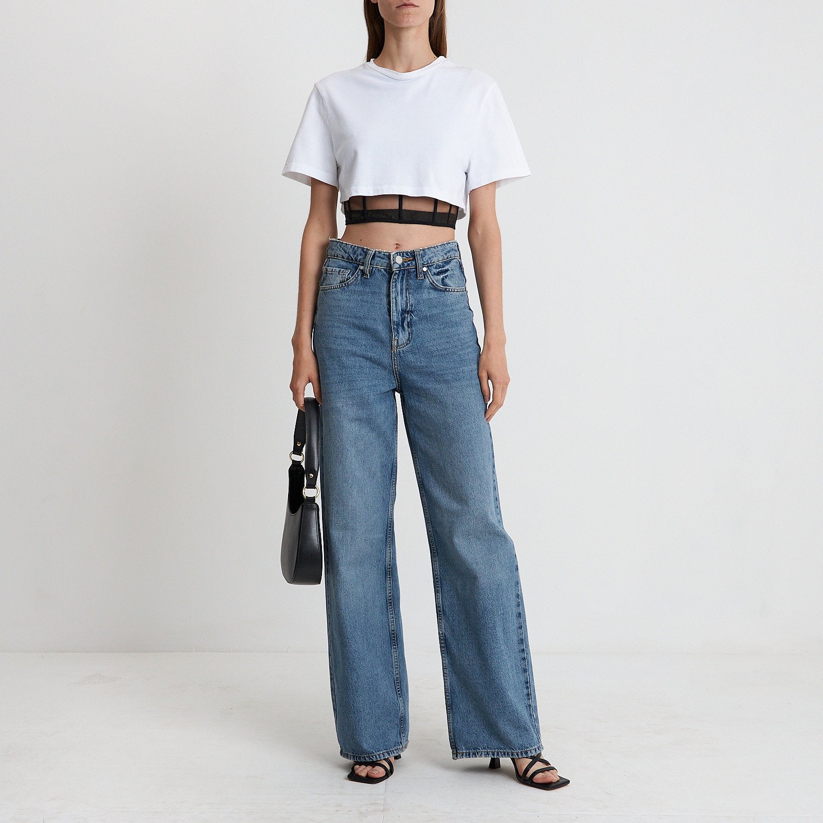 Футболка белого цвета Alexander McQueen - фото из каталога магазина брендовой одежды Second Friend Store Футболка Alexander McQueen - купить оригинал в секонд-хенде SFS - 3