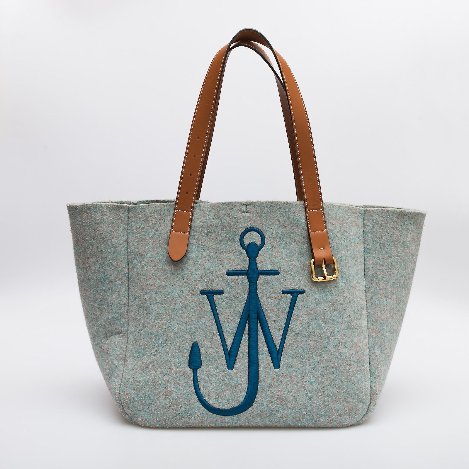 Сумка серого цвета JW Anderson - фото из каталога магазина брендовой одежды Second Friend Store Сумка JW Anderson - купить оригинал в секонд-хенде SFS - 1