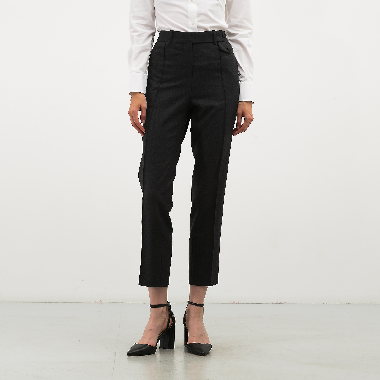 Брюки серого цвета Celine - фото из каталога магазина брендовой одежды Second Friend Store Брюки Celine - купить оригинал в секонд-хенде SFS - 1