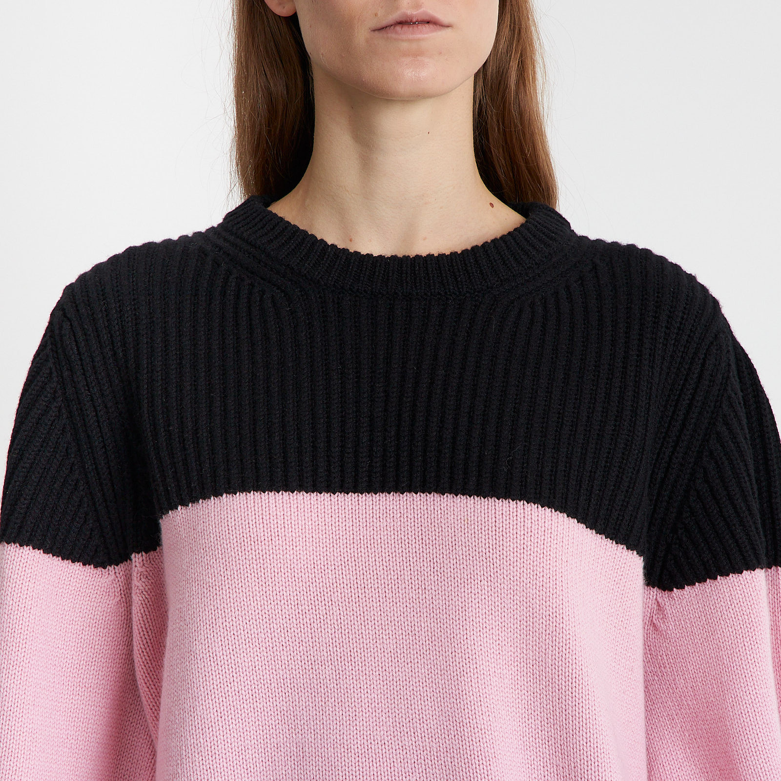 Свитер черного цвета Alexander McQueen - фото из каталога магазина брендовой одежды Second Friend Store Свитер Alexander McQueen - купить оригинал в секонд-хенде SFS - 4