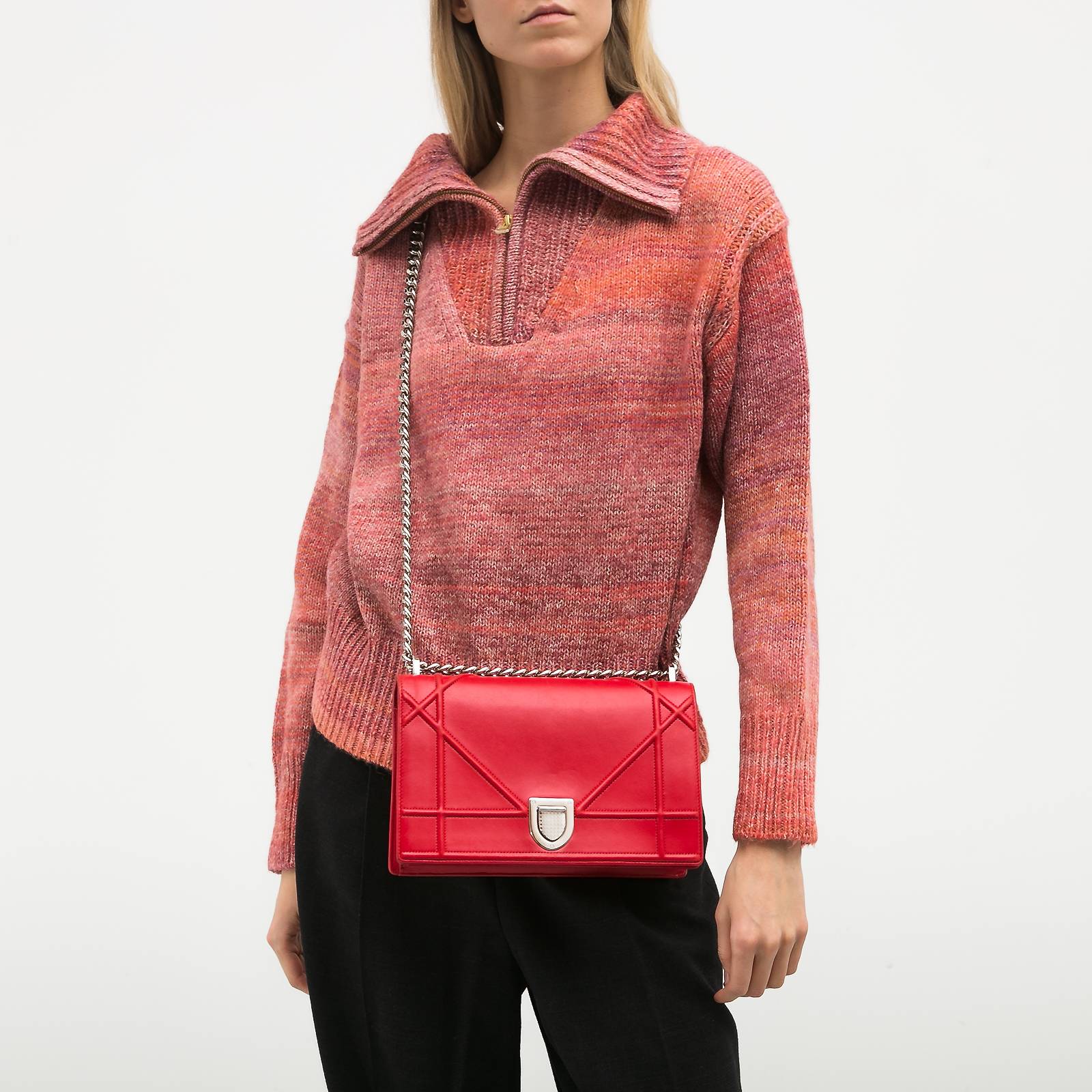 Сумка красного цвета Christian Dior - фото из каталога магазина брендовой одежды Second Friend Store Сумка Christian Dior - купить оригинал в секонд-хенде SFS - 2