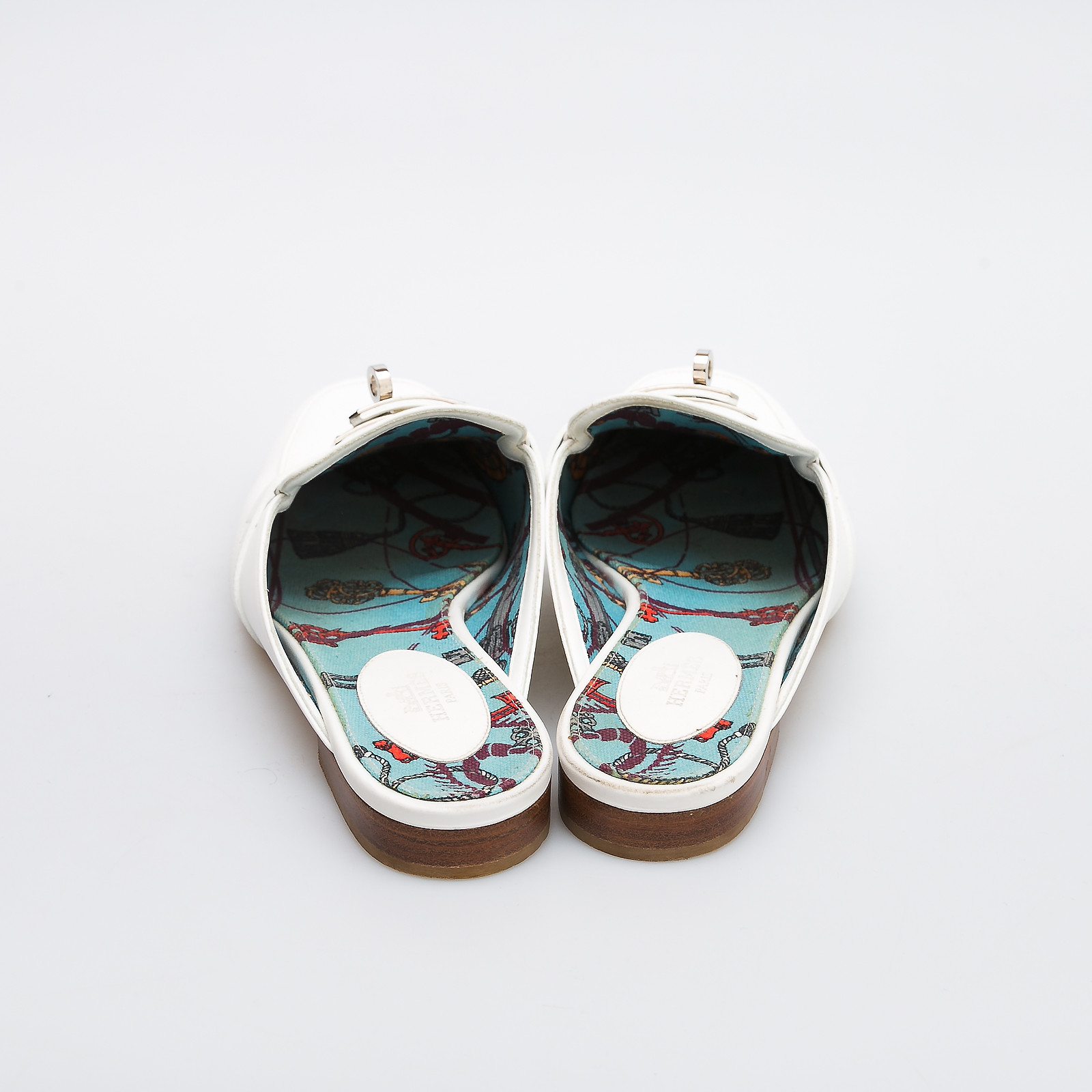 Туфли белого цвета Hermes - фото из каталога магазина брендовой одежды Second Friend Store Туфли Hermes - купить оригинал в секонд-хенде SFS - 3