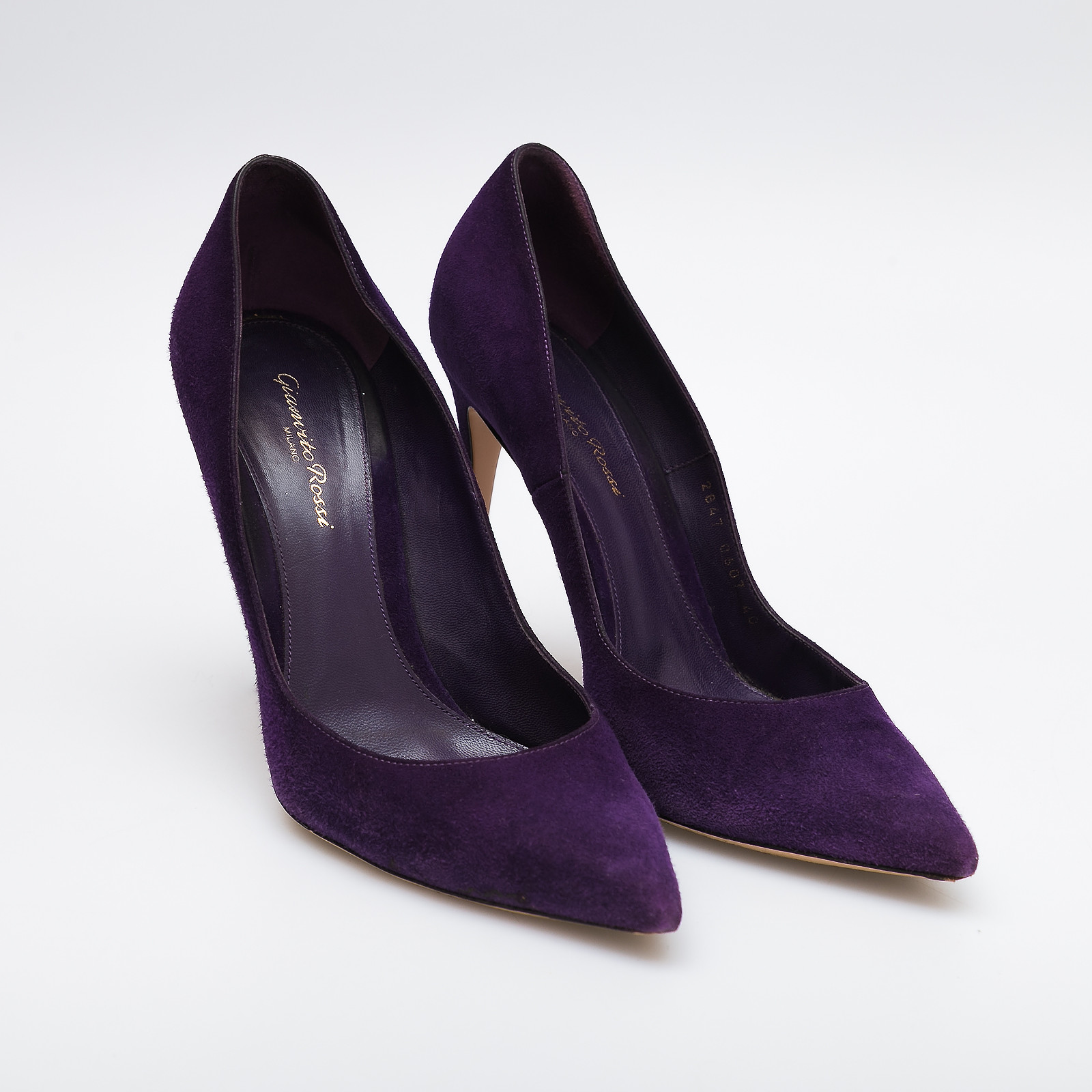 Туфли фиолетового цвета Gianvito Rossi - фото из каталога магазина брендовой одежды Second Friend Store Туфли Gianvito Rossi - купить оригинал в секонд-хенде SFS - 2