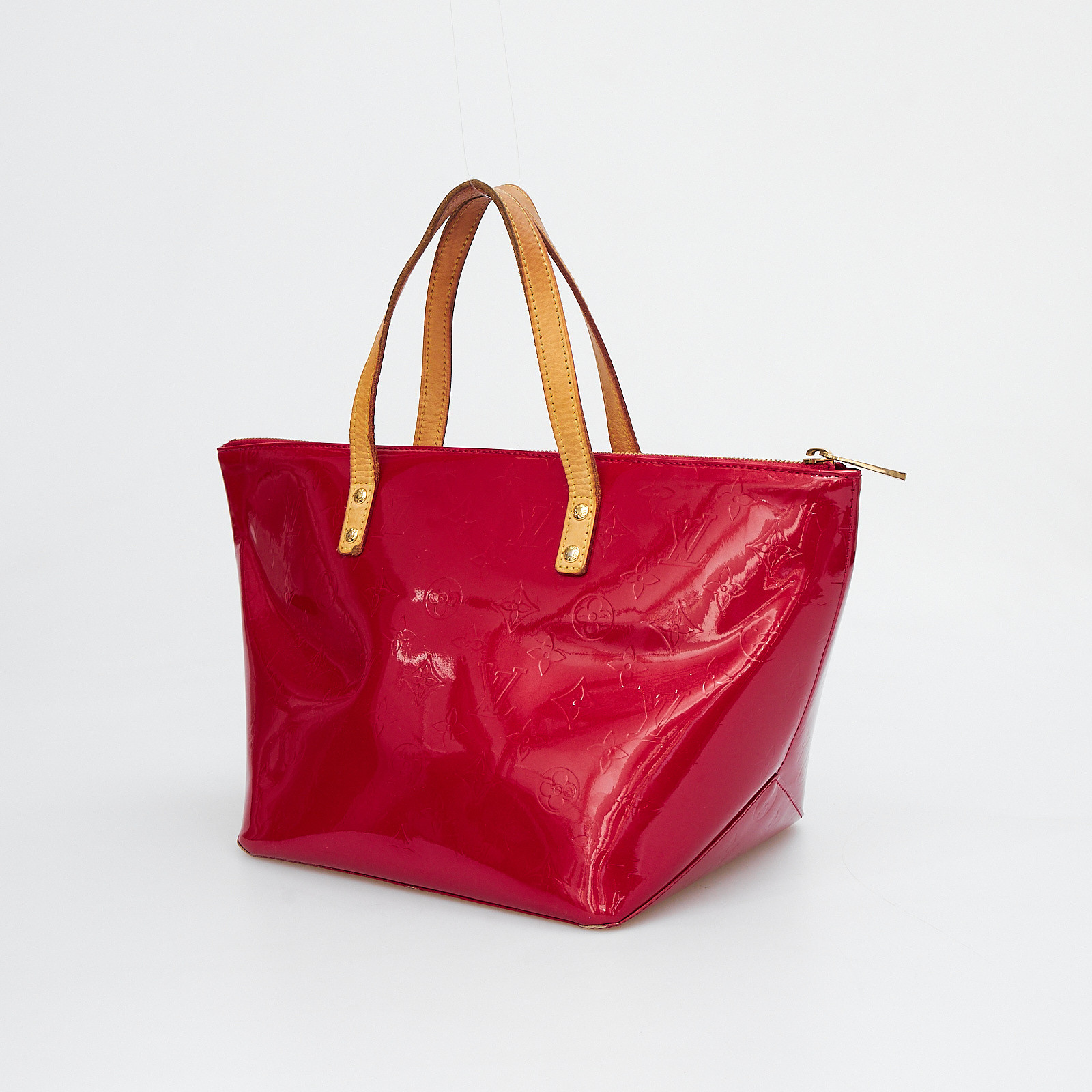 Сумка  красного цвета Louis Vuitton - фото из каталога магазина брендовой одежды Second Friend Store Сумка Louis Vuitton - купить оригинал в секонд-хенде SFS - 3