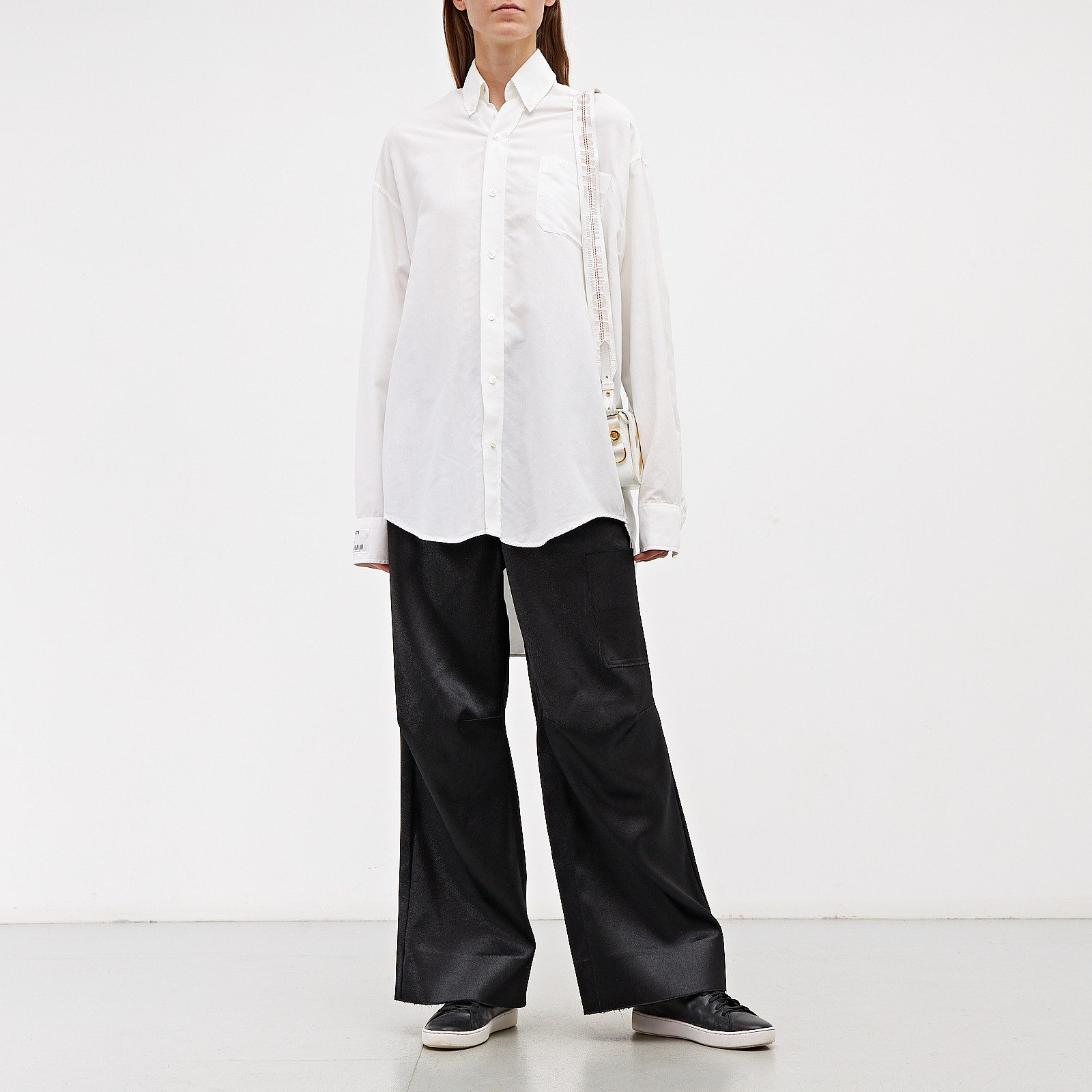 Рубашка белого цвета Vetements - фото из каталога магазина брендовой одежды Second Friend Store Рубашка Vetements - купить оригинал в секонд-хенде SFS - 2