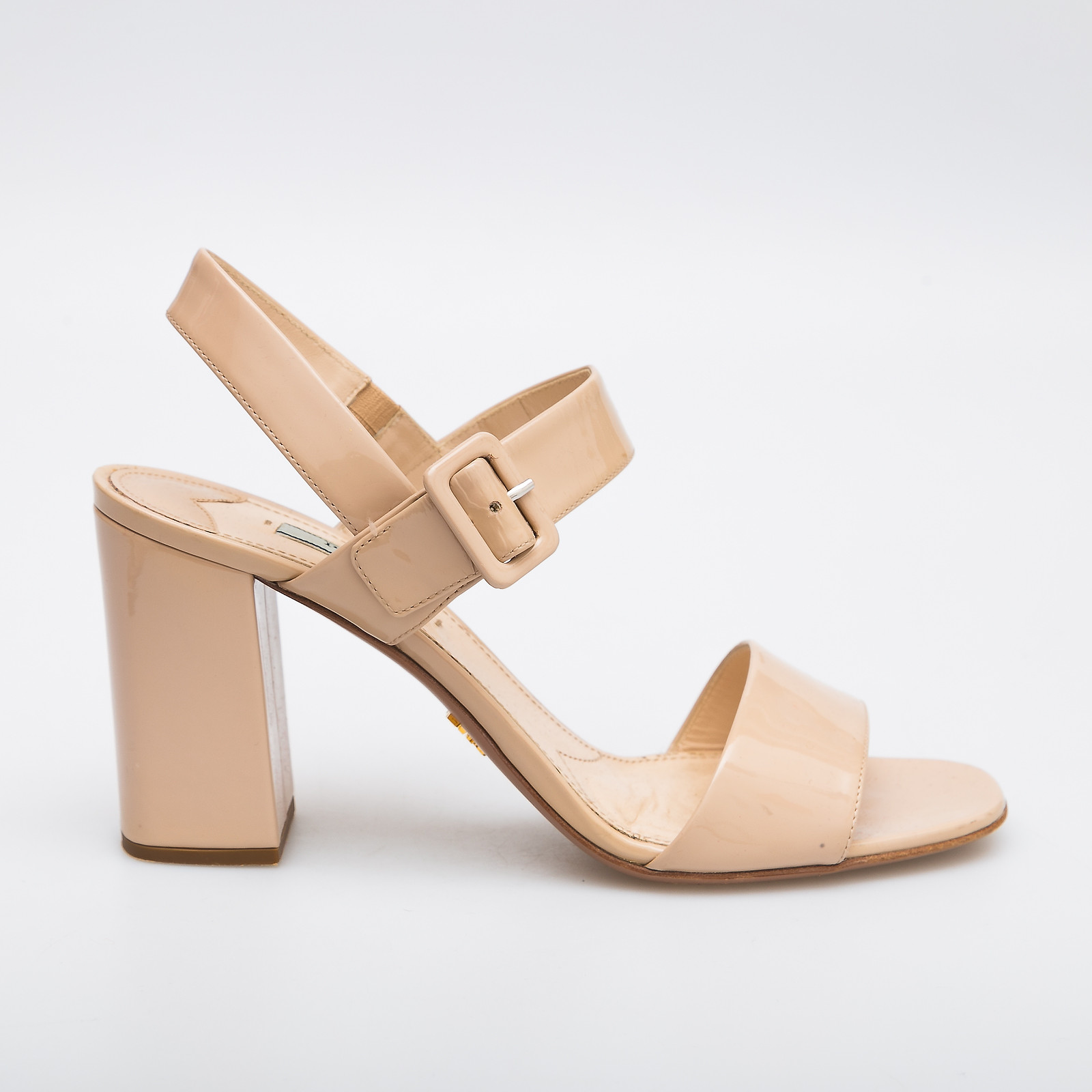 Босоножки  бежевого цвета Prada - фото из каталога магазина брендовой одежды Second Friend Store Босоножки Prada - купить оригинал в секонд-хенде SFS - 1