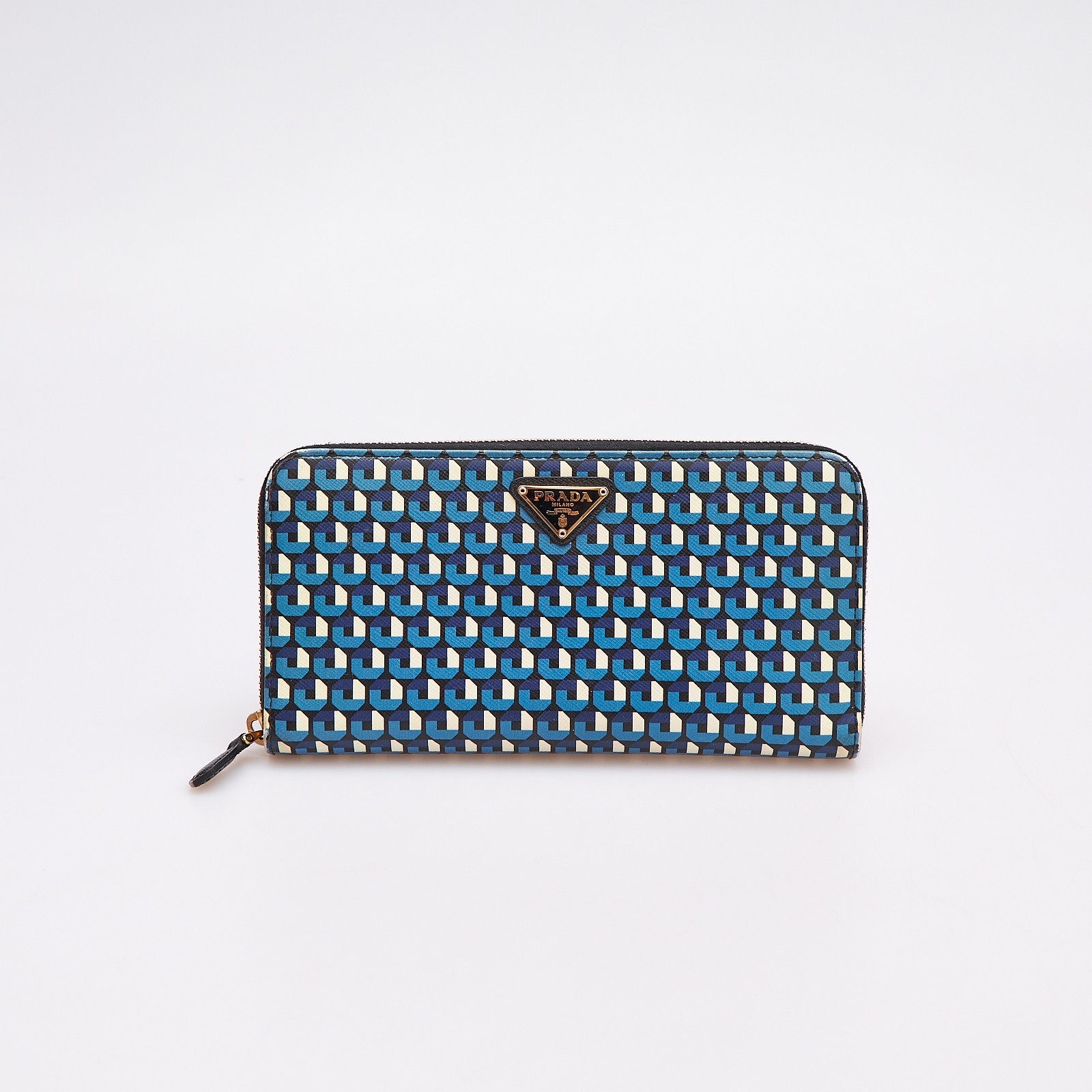 Кошелек синего цвета Prada - фото из каталога магазина брендовой одежды Second Friend Store Кошелек Prada - купить оригинал в секонд-хенде SFS - 1