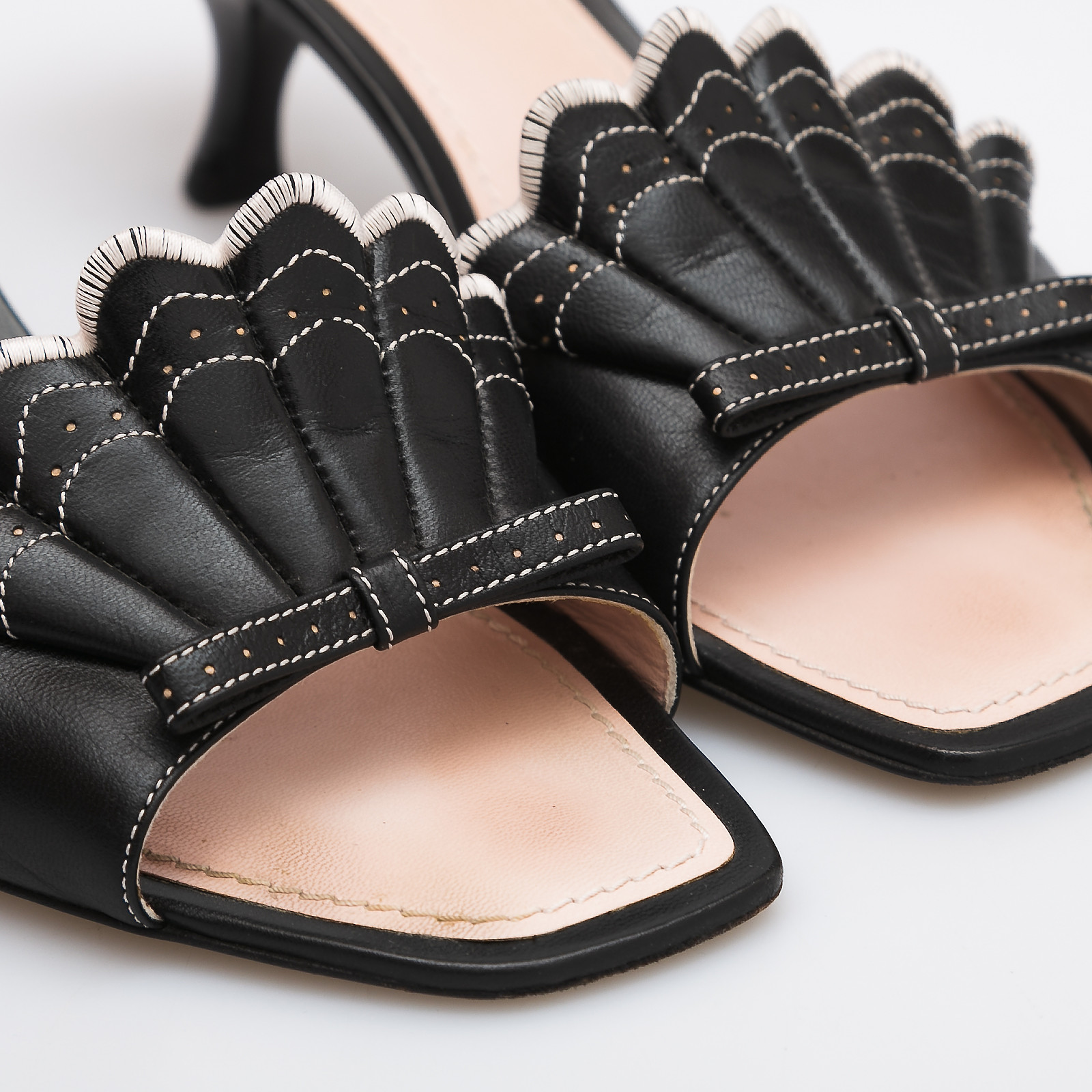 Туфли  черного цвета Louis Vuitton - фото из каталога магазина брендовой одежды Second Friend Store Туфли Louis Vuitton - купить оригинал в секонд-хенде SFS - 4