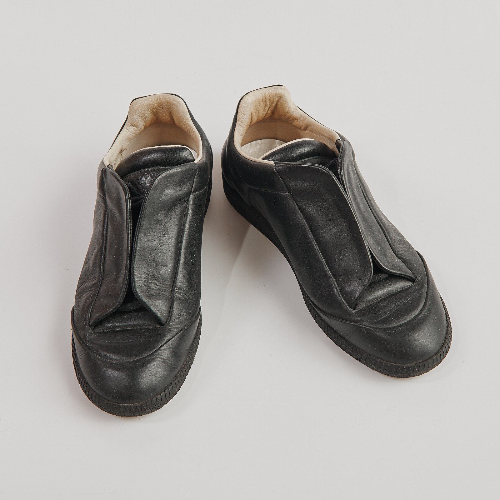 Кеды черного цвета Maison Margiela - фото из каталога магазина брендовой одежды Second Friend Store Кеды Maison Margiela - купить оригинал в секонд-хенде SFS - 2