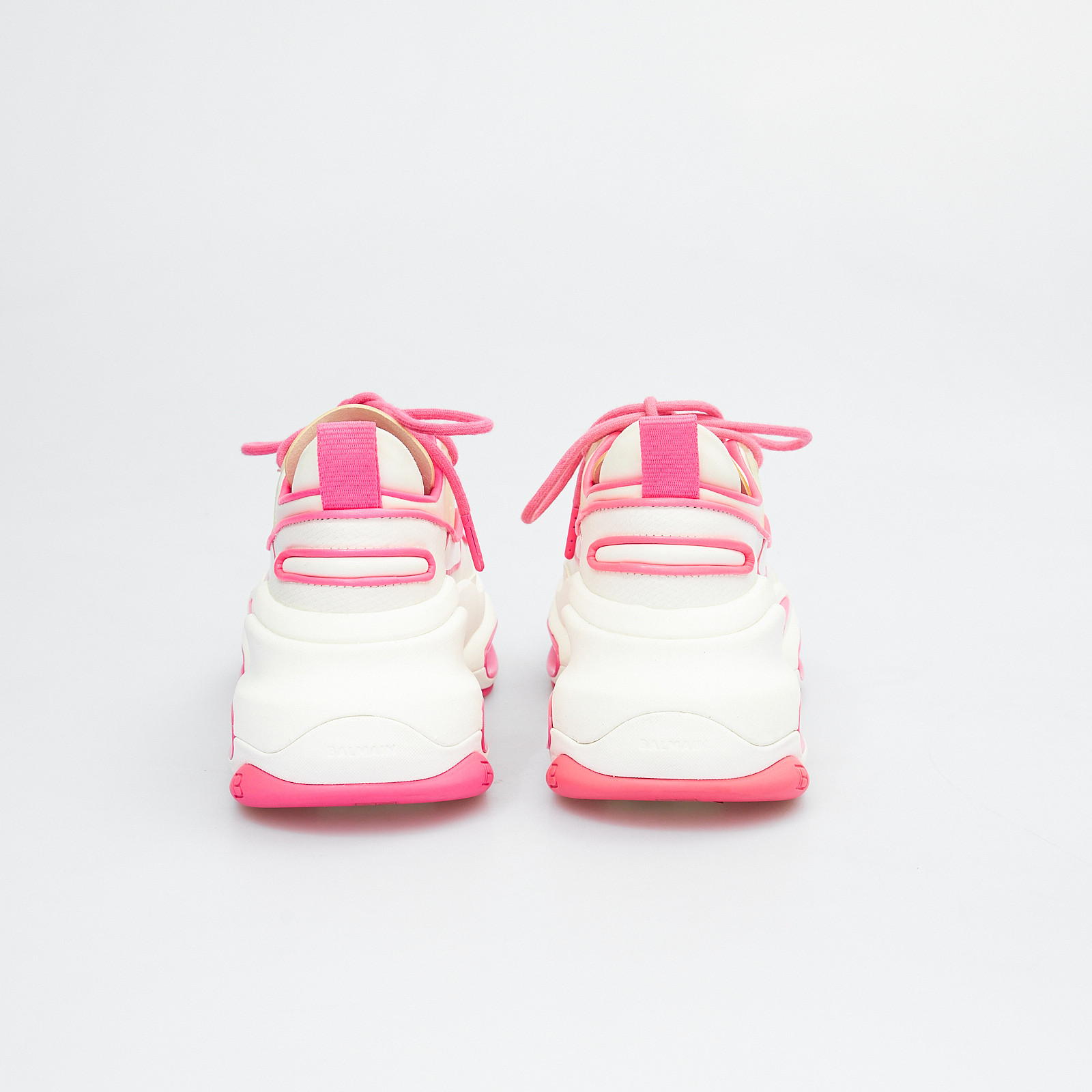 Кроссовки белого цвета Balmain - фото из каталога магазина брендовой одежды Second Friend Store Кроссовки Balmain - купить оригинал в секонд-хенде SFS - 3